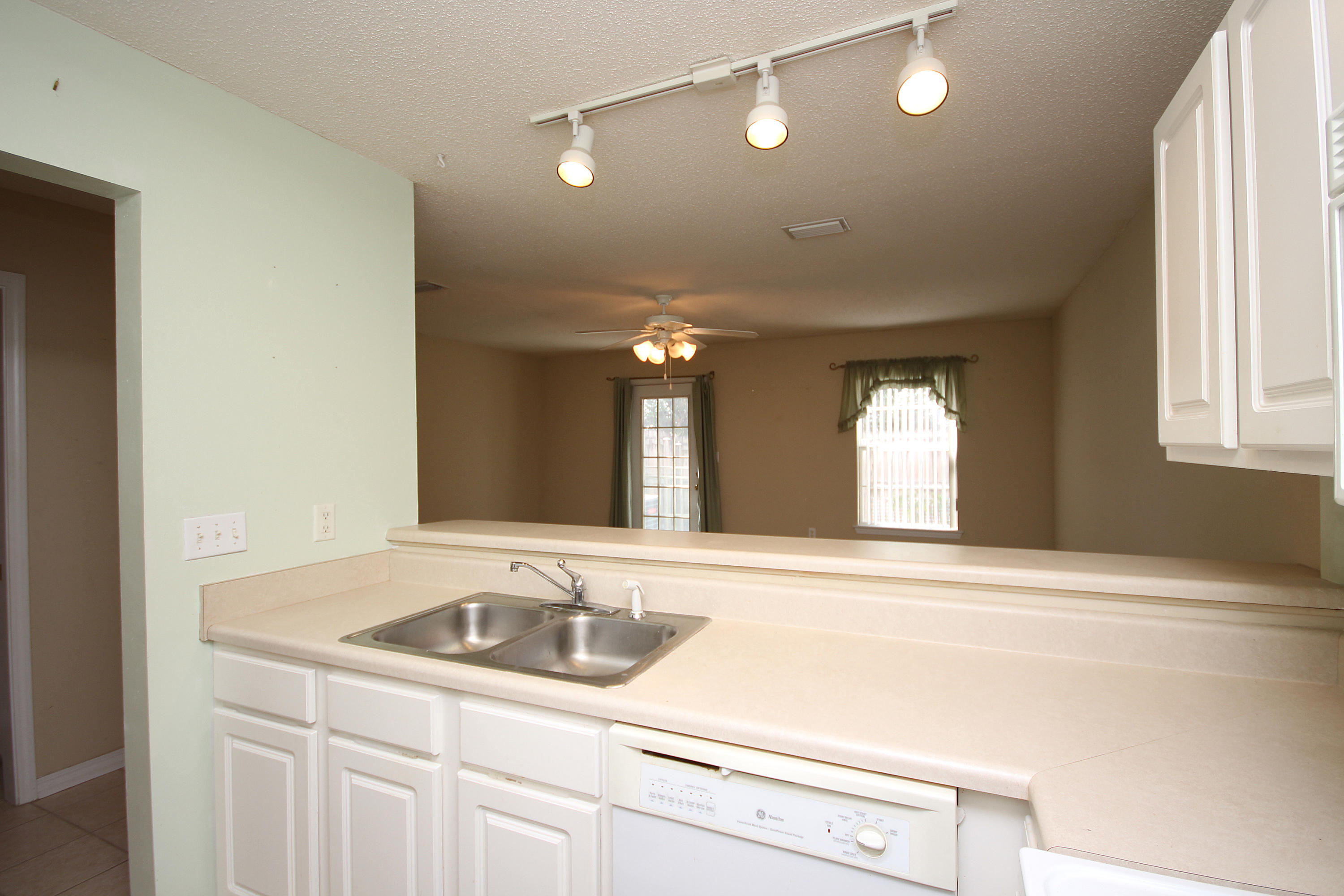 OAK PARK TOWNHOMES - Residential
