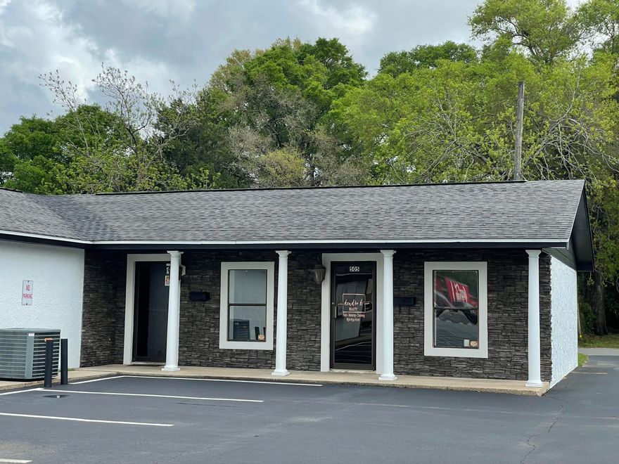 Just under 1000sf of commercial space on Hwy 85. New flooring and new paint throughout. Large open space with one bathroom and small kitchen area.