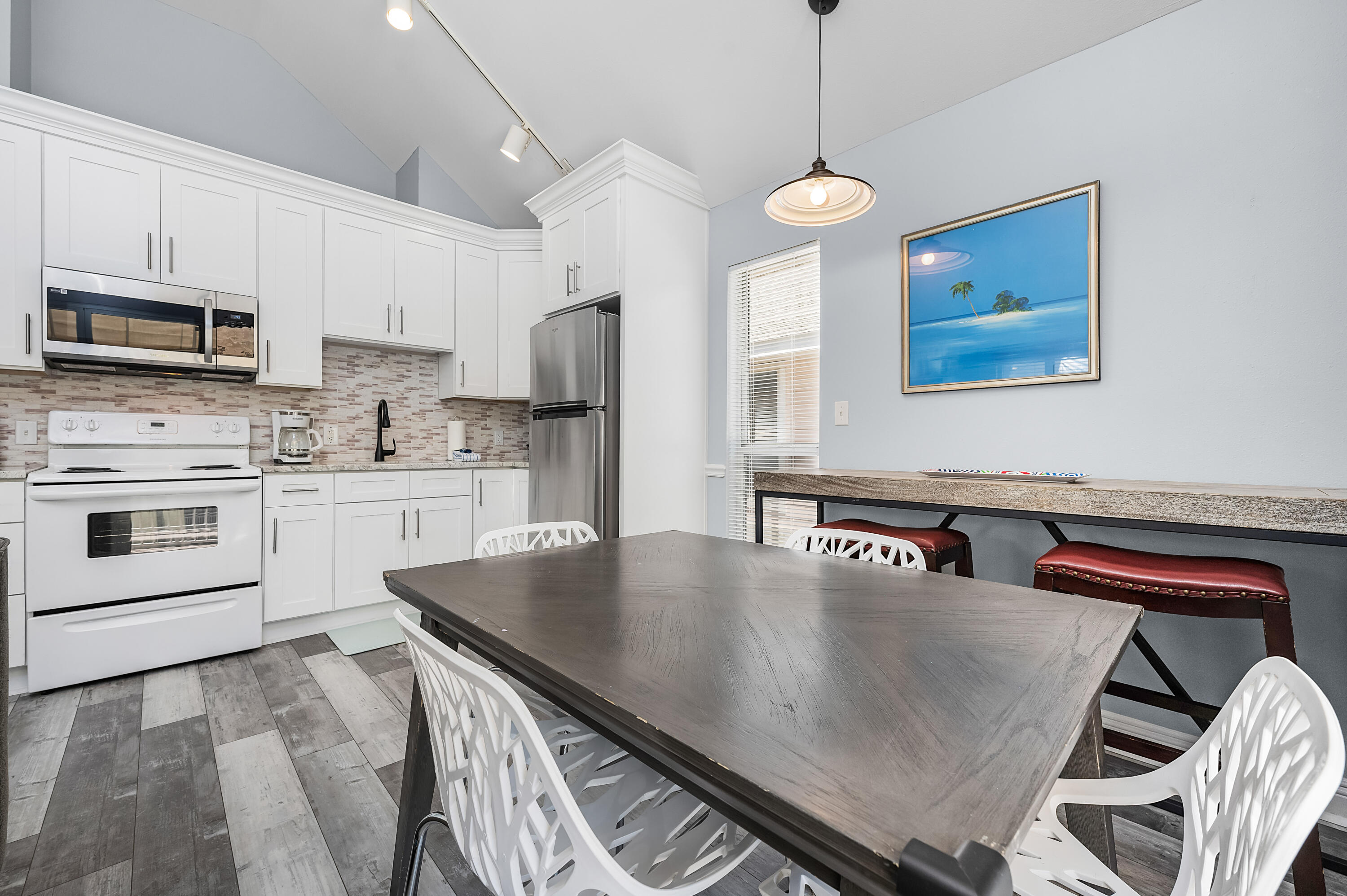 NANTUCKET COTTAGES - Residential