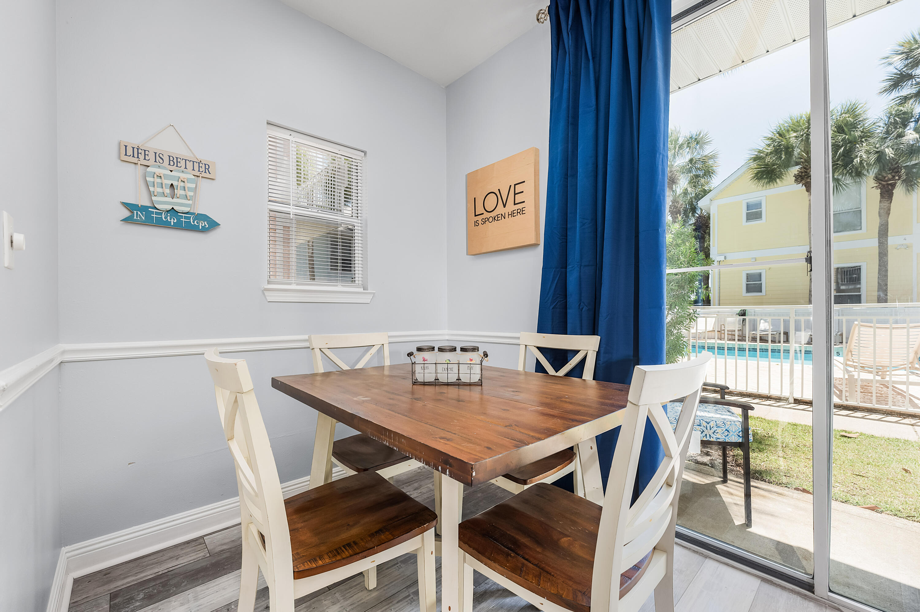 NANTUCKET COTTAGES - Residential