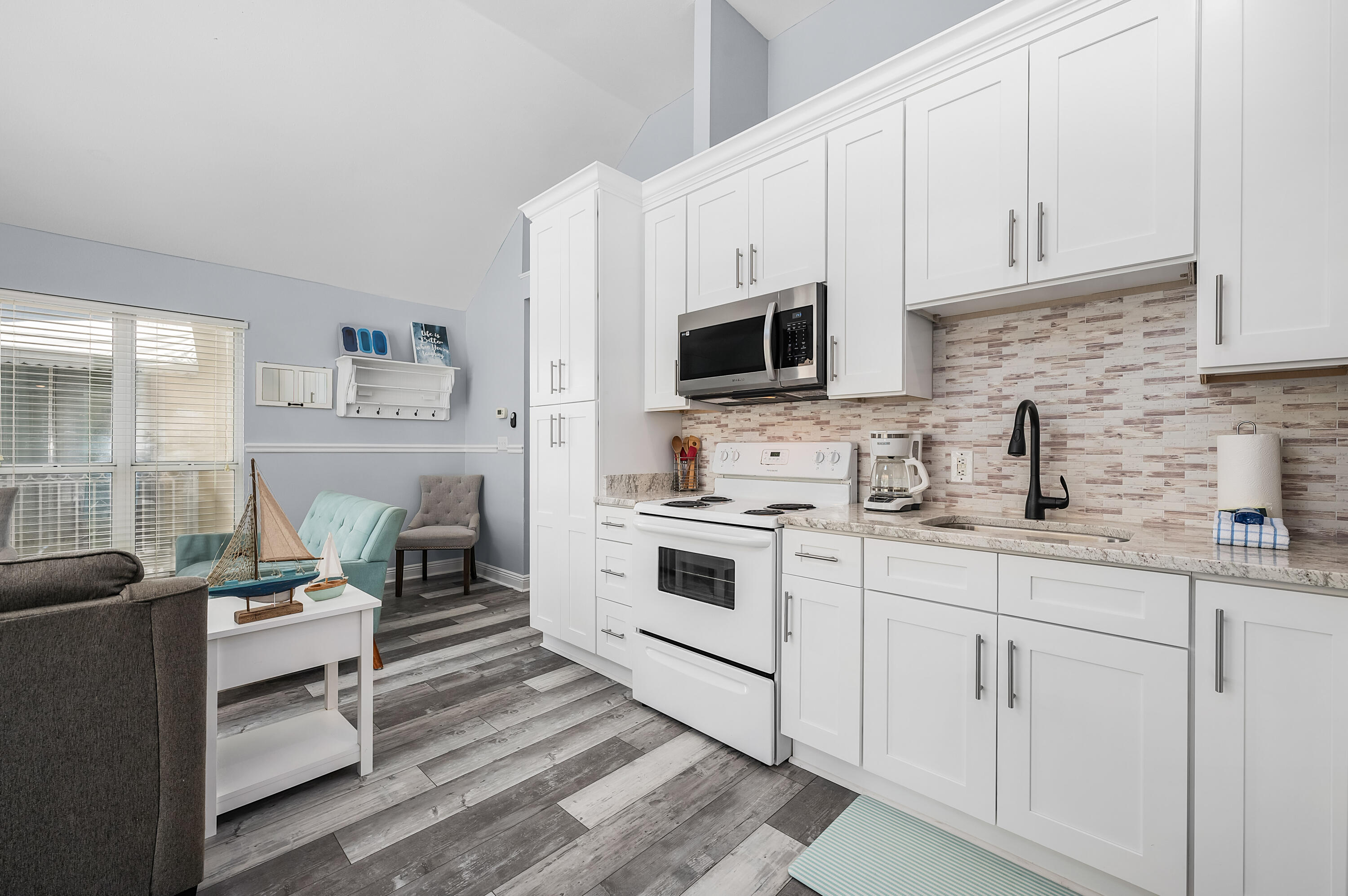 NANTUCKET COTTAGES - Residential