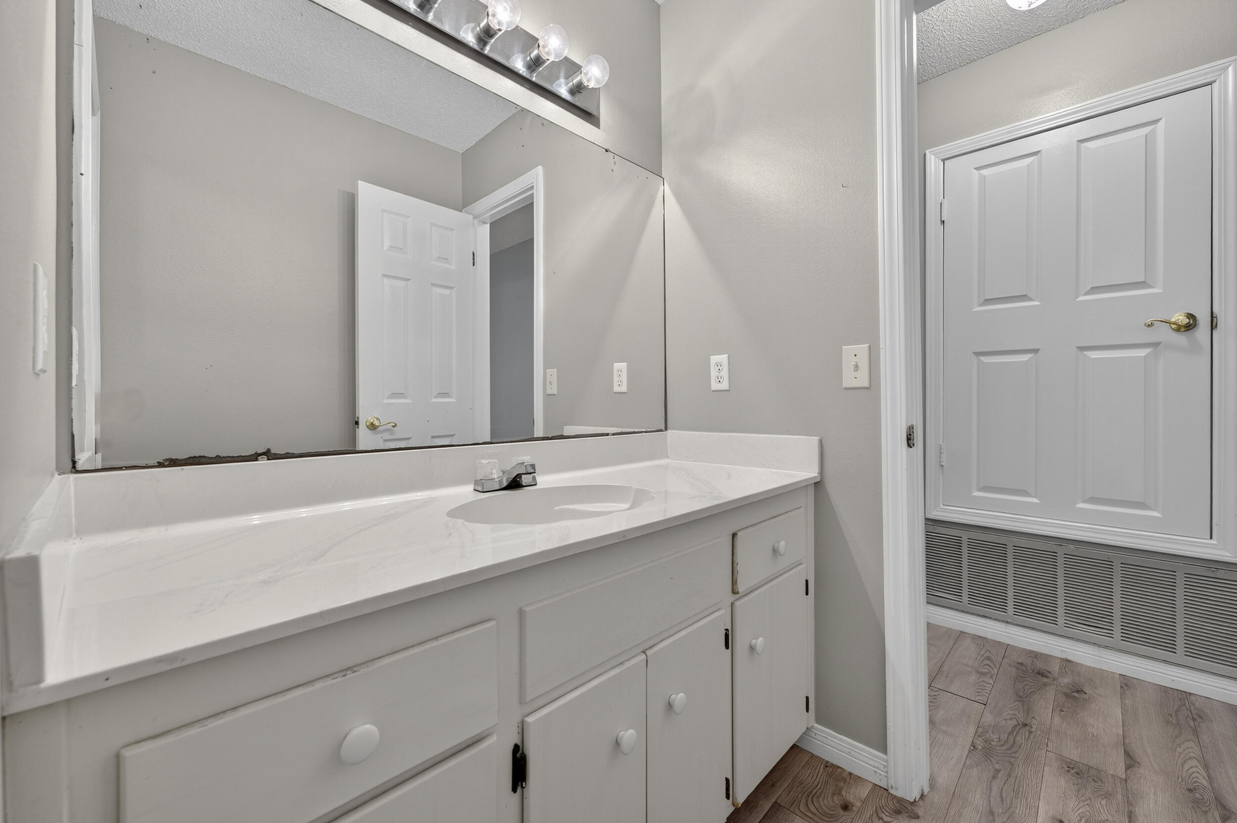 MARINERS COVE - Residential