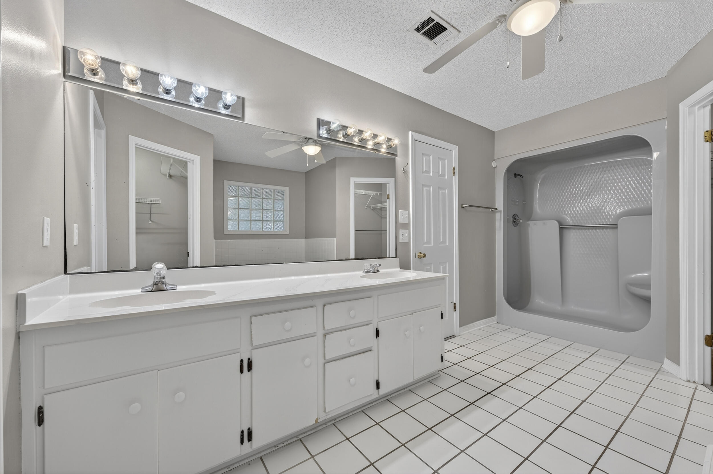 MARINERS COVE - Residential