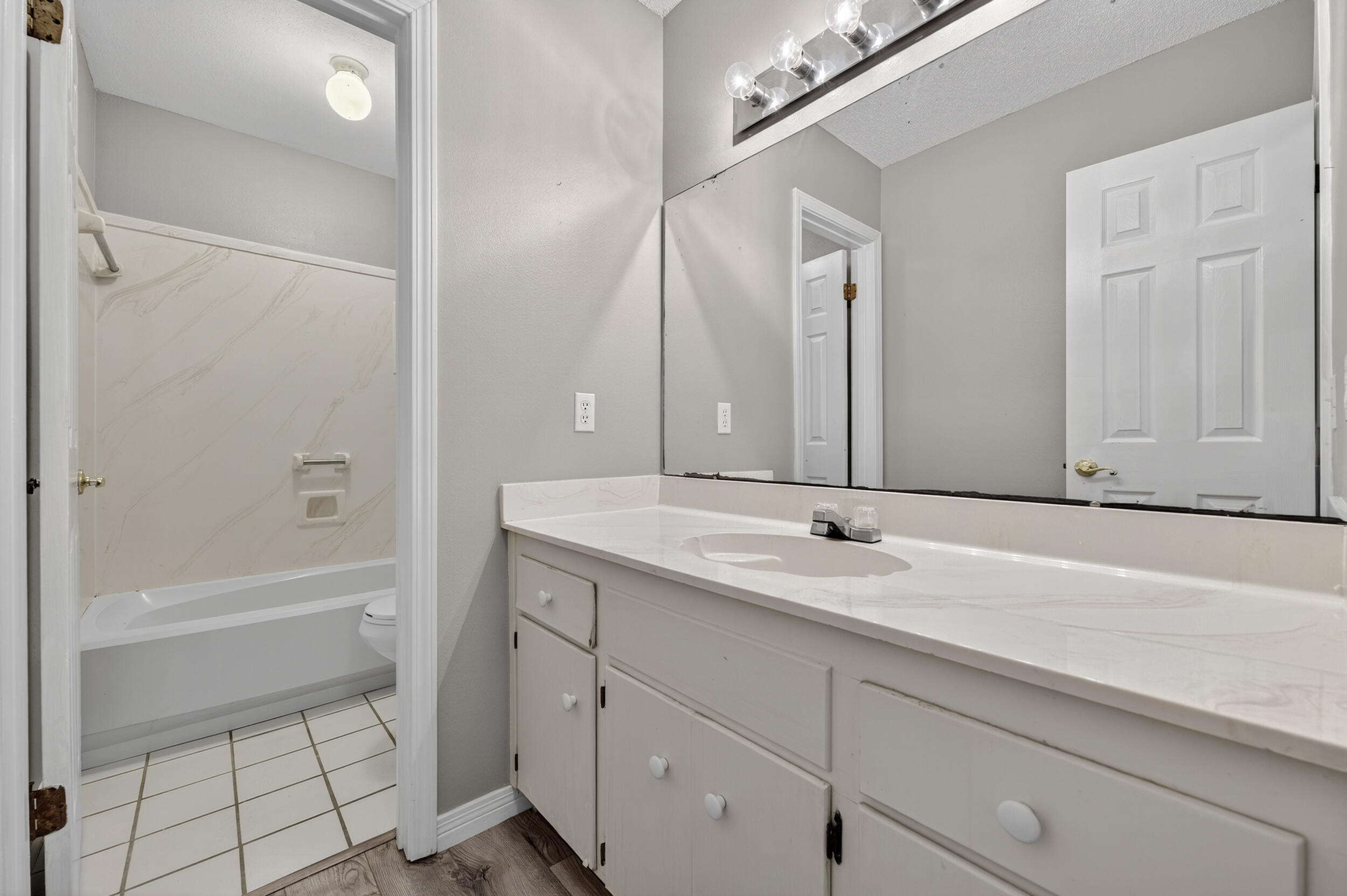 MARINERS COVE - Residential