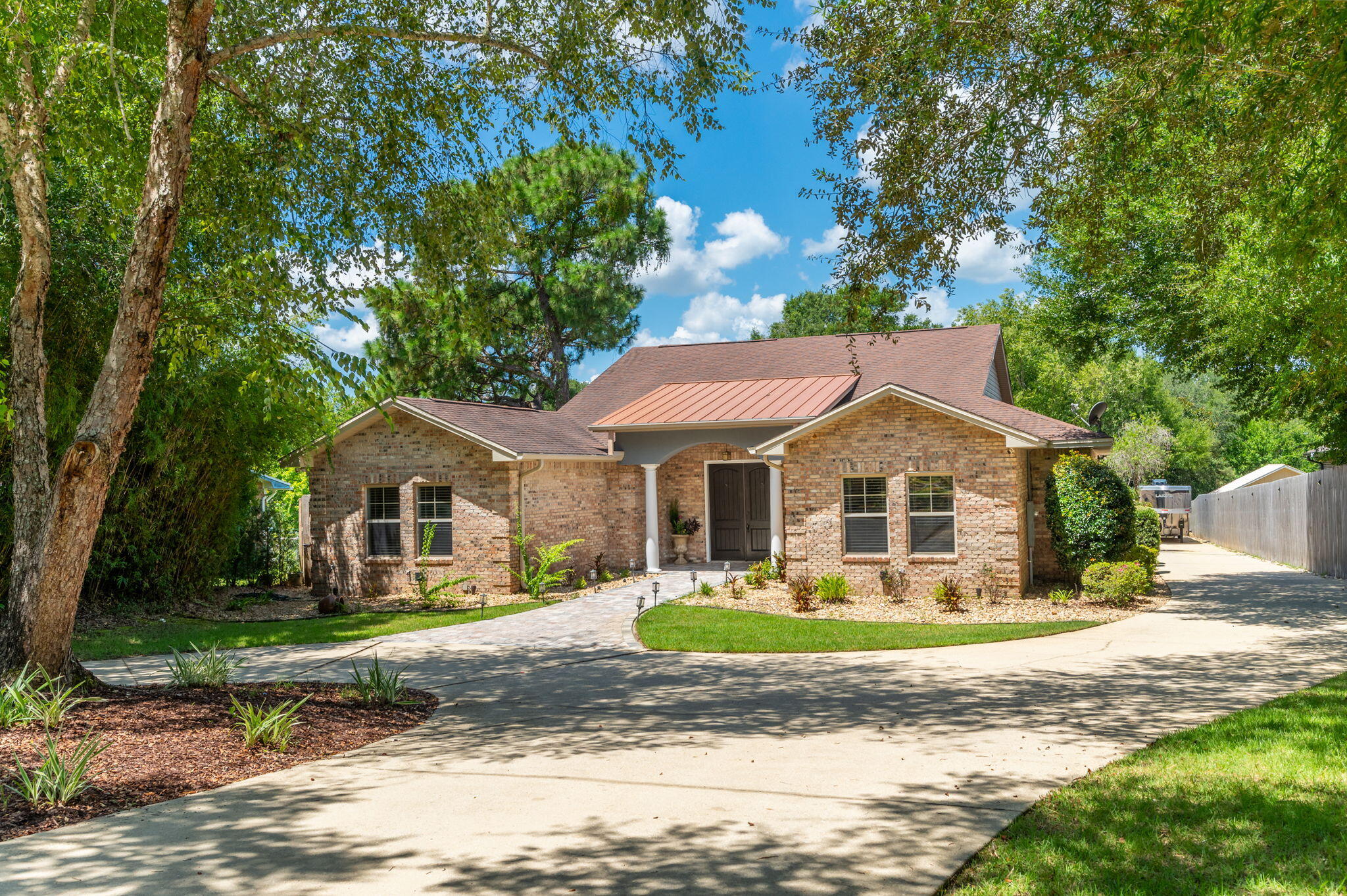 WOODLAND SHORES - Residential