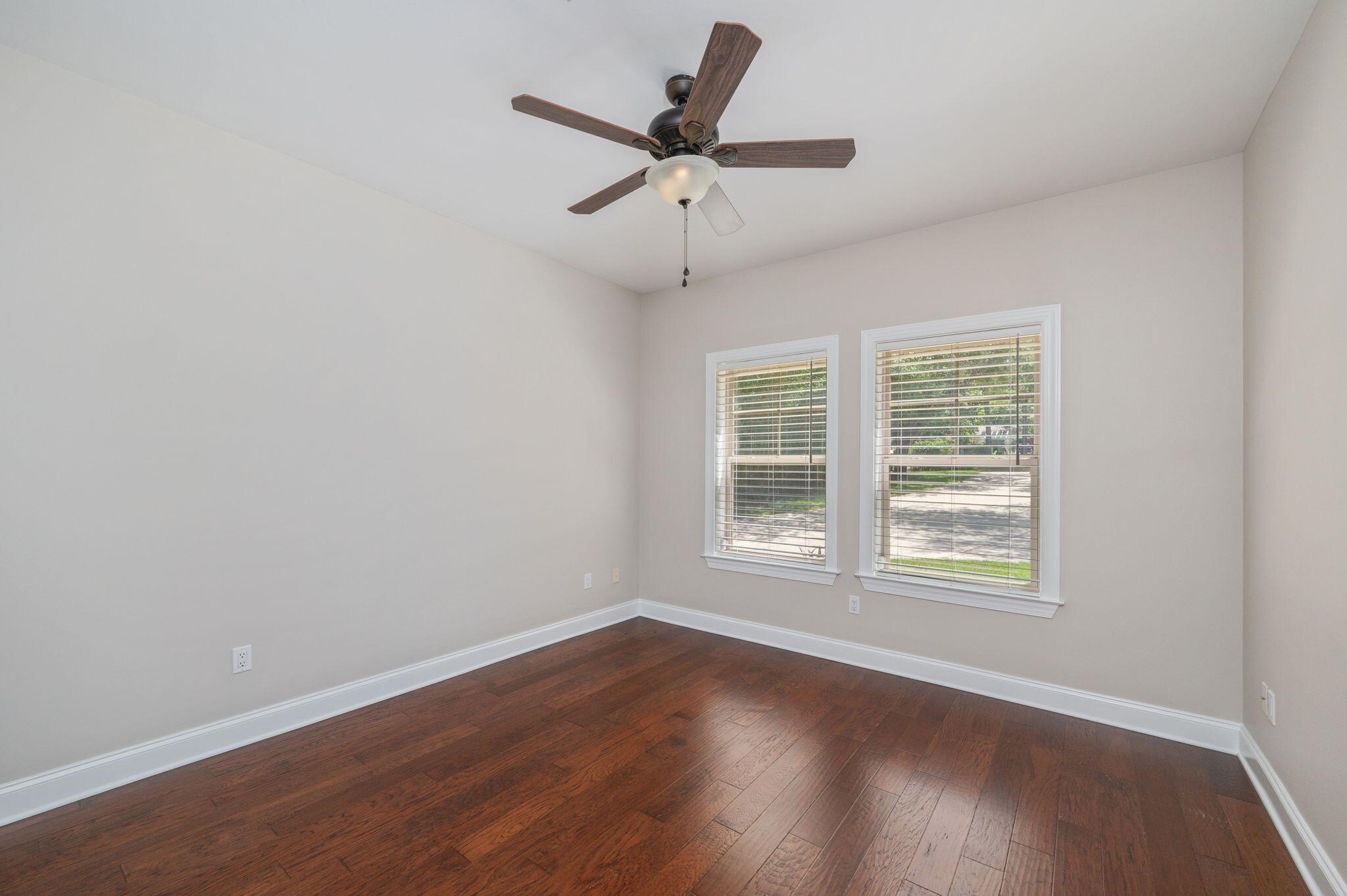 WOODLAND SHORES - Residential