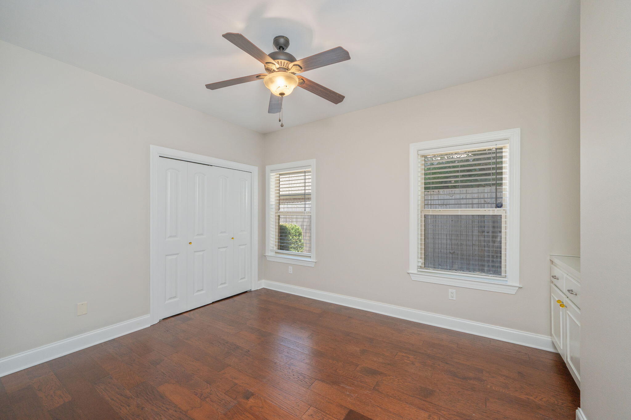 WOODLAND SHORES - Residential