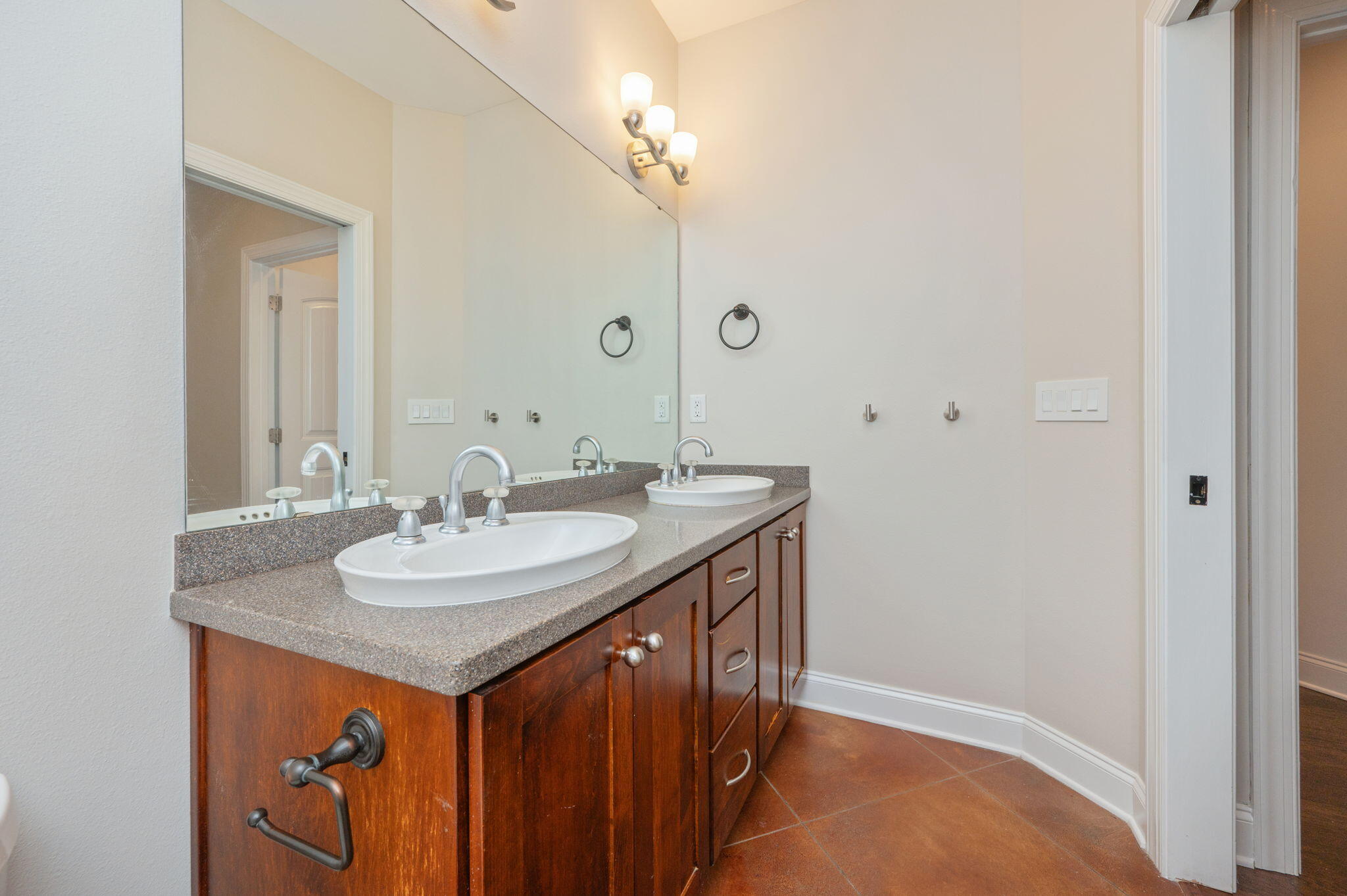 WOODLAND SHORES - Residential