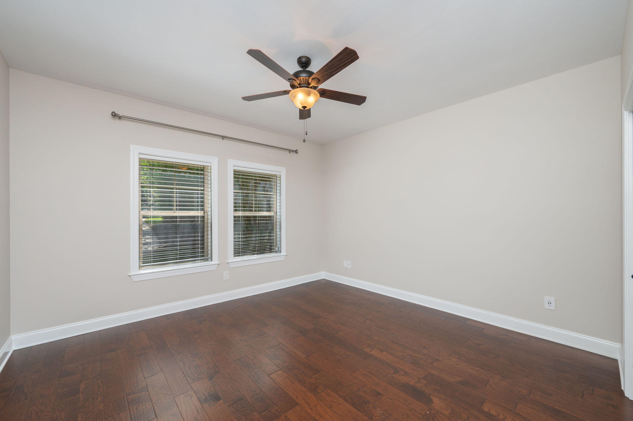 WOODLAND SHORES - Residential