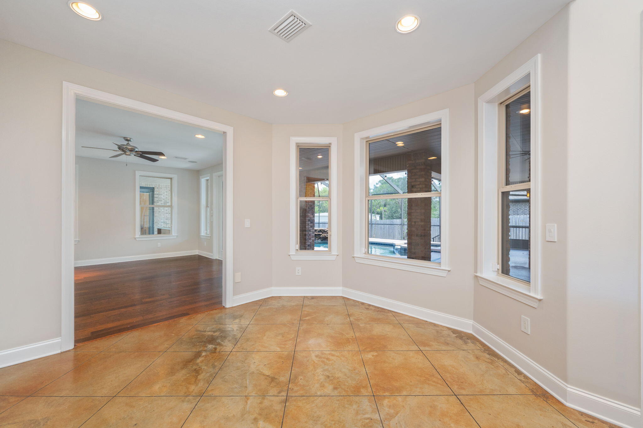WOODLAND SHORES - Residential