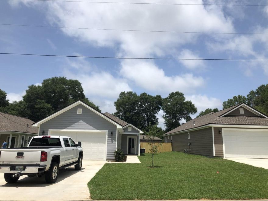 BEAUTIFUL HOME WITH MANY CUSTOM FEATURES. 3 BEDROOM 2 BATH HOME SITTING ON A LEVEL LOT. YOU WILL LOVER THIS VERY OPEN FLOOR PLAN WITH 9 FOOT CEILINGS AND TREY CEILING WITH CROWN MOLDING, THE KITCHEN WILL BOAST CUSTOM ALL WOOD CABINETS WITH SOFT SHUT DRAWERS, GRANITE COUNTER TOPS ALONG WITH UPGRADED FLOORING IN THE WET AREAS. WOOD LOOKING VINYL PLANK WILL BE PLACED IN THESE AREAS. RECESSED LIGHTING AND GRANITE COUNTER TOPS, CUSTOM CABINETS WITH THE SOFT SHUT DRAWERS in bathrooms .CUSTOM TILE SHOWER WITH SEAT IN THE MASTER SHOWER WITH BENCH, RAINHEAD AND SEPARATE SHOWER SPRAYER. LARGE FAMILY ROOM THAT OPENS TO KITCHEN AND DINING ROOM. THIS HOME IS PERFECT FOR ENTERTAINING. THE KITCHEN HAS 3 LARGE PANTRIES AND A ISLAND BAR AS BIG AS A TABLE. STAINLESS APPLIANCES INCLUDING A