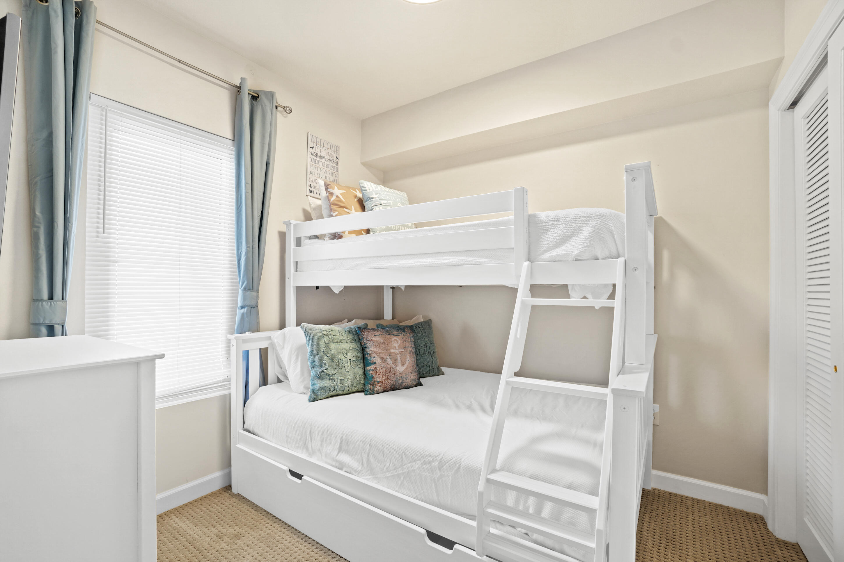 STERLING SHORES - Residential