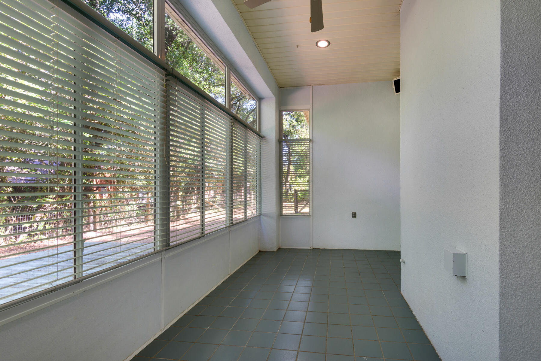 BRIARWOOD S/D LOT 3 BLK A - Residential