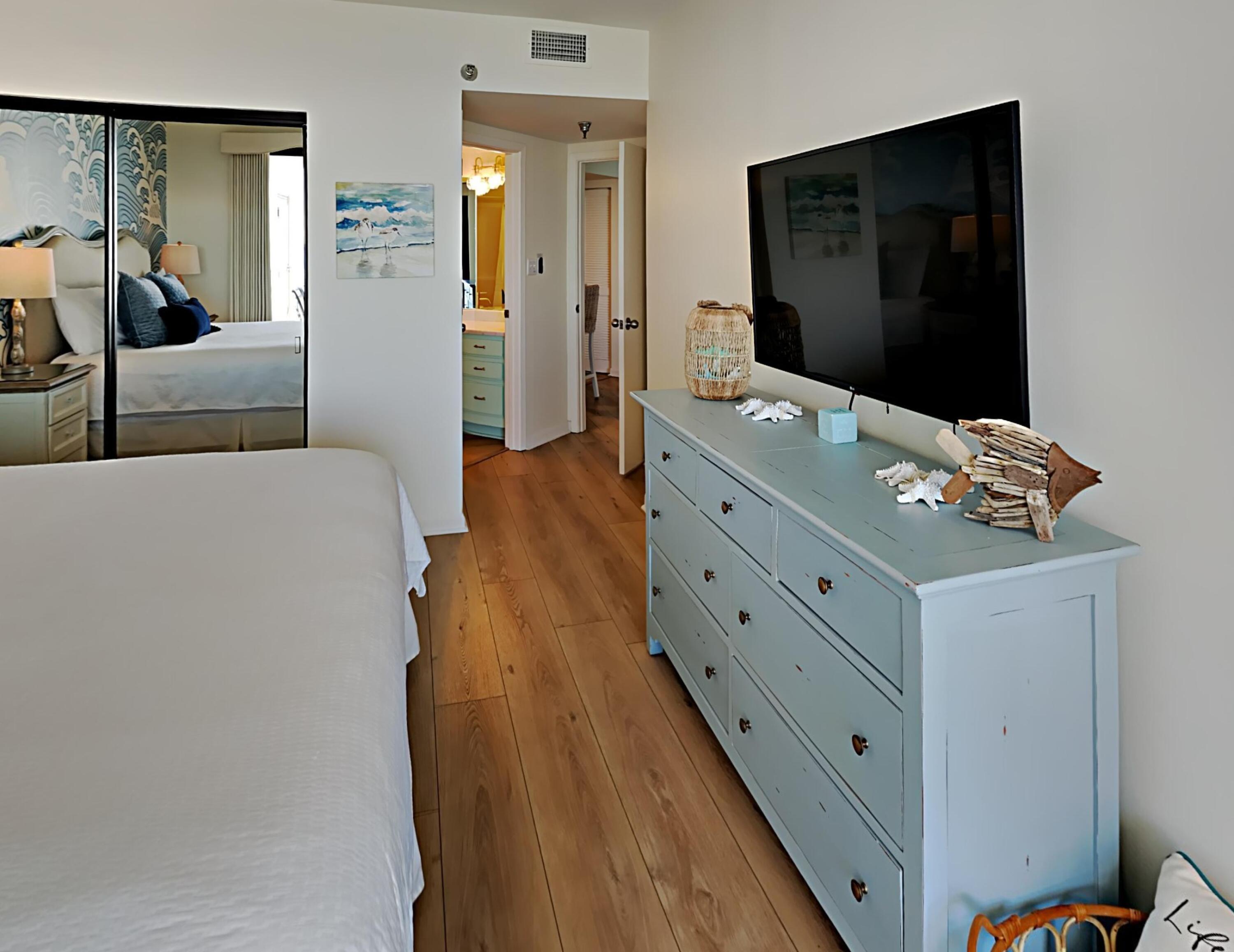 PELICAN POINT - Residential