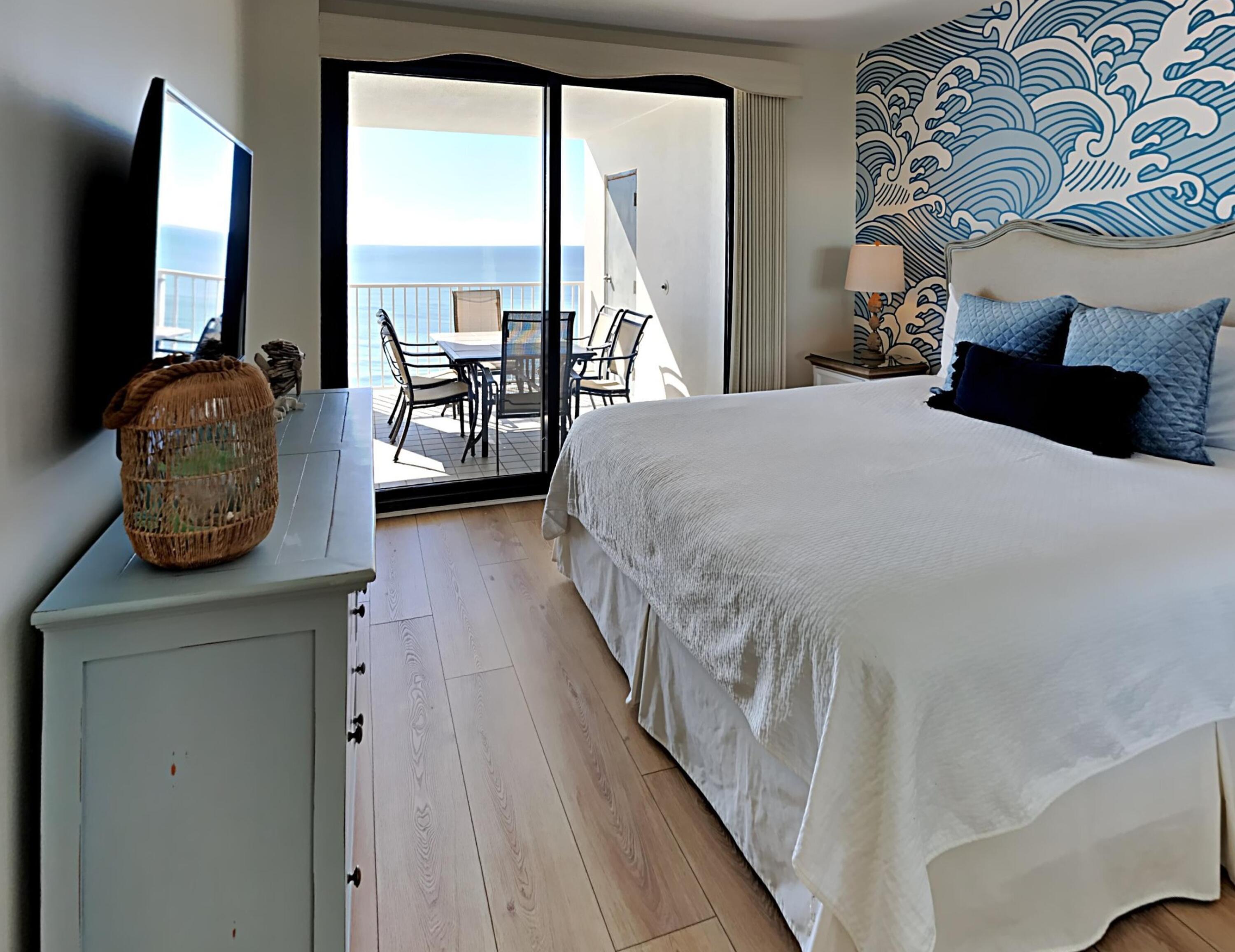 PELICAN POINT - Residential