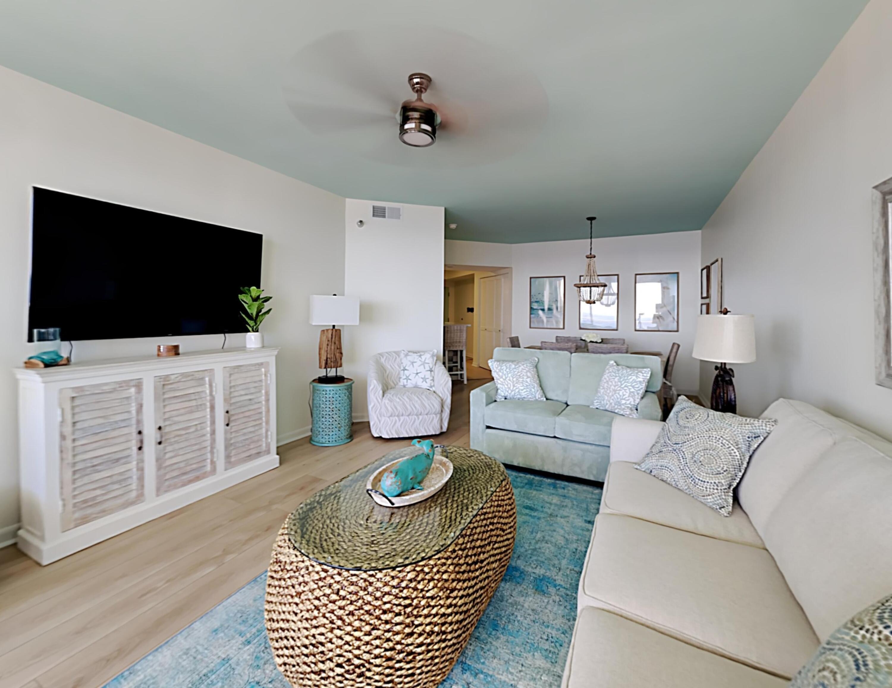 PELICAN POINT - Residential