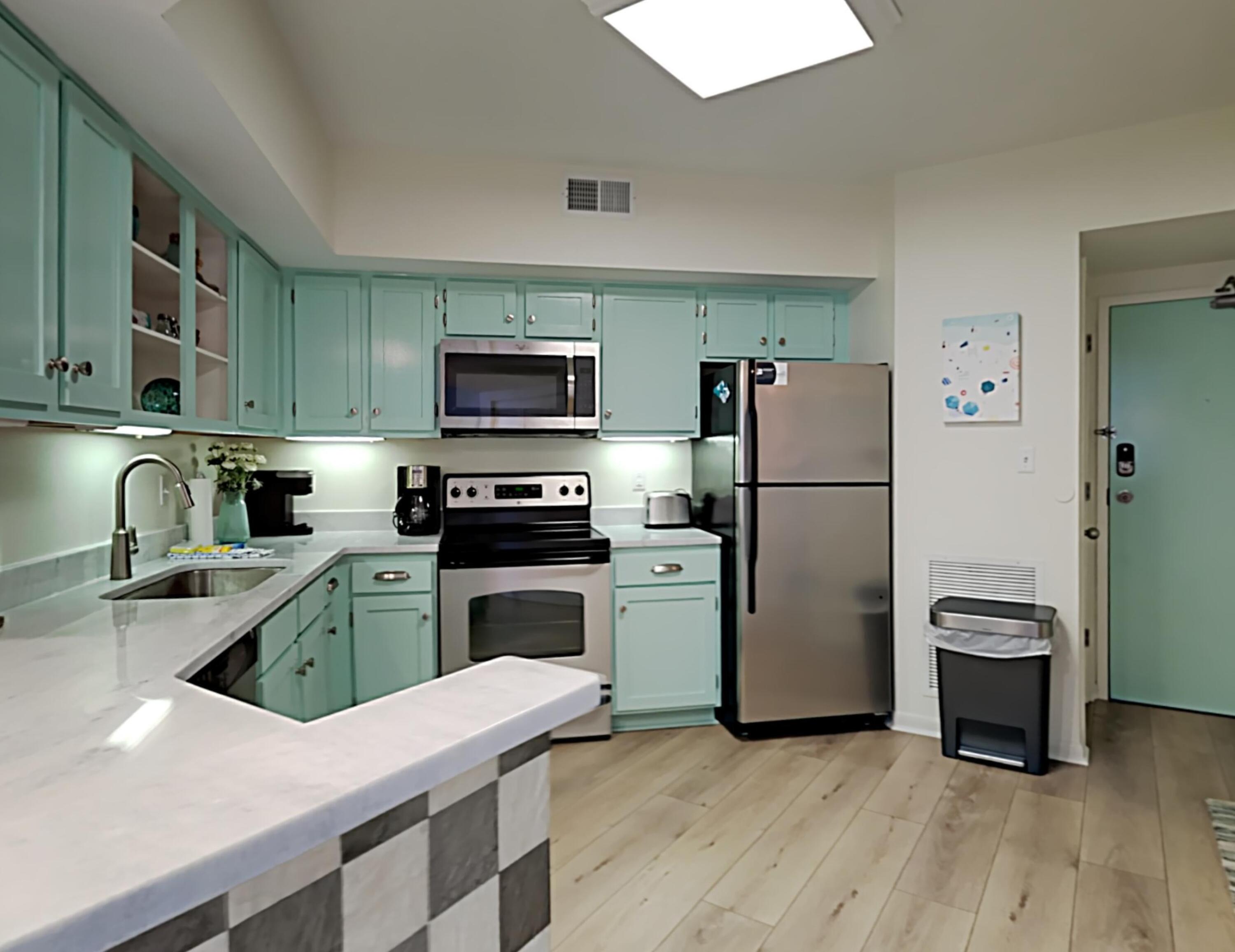 PELICAN POINT - Residential