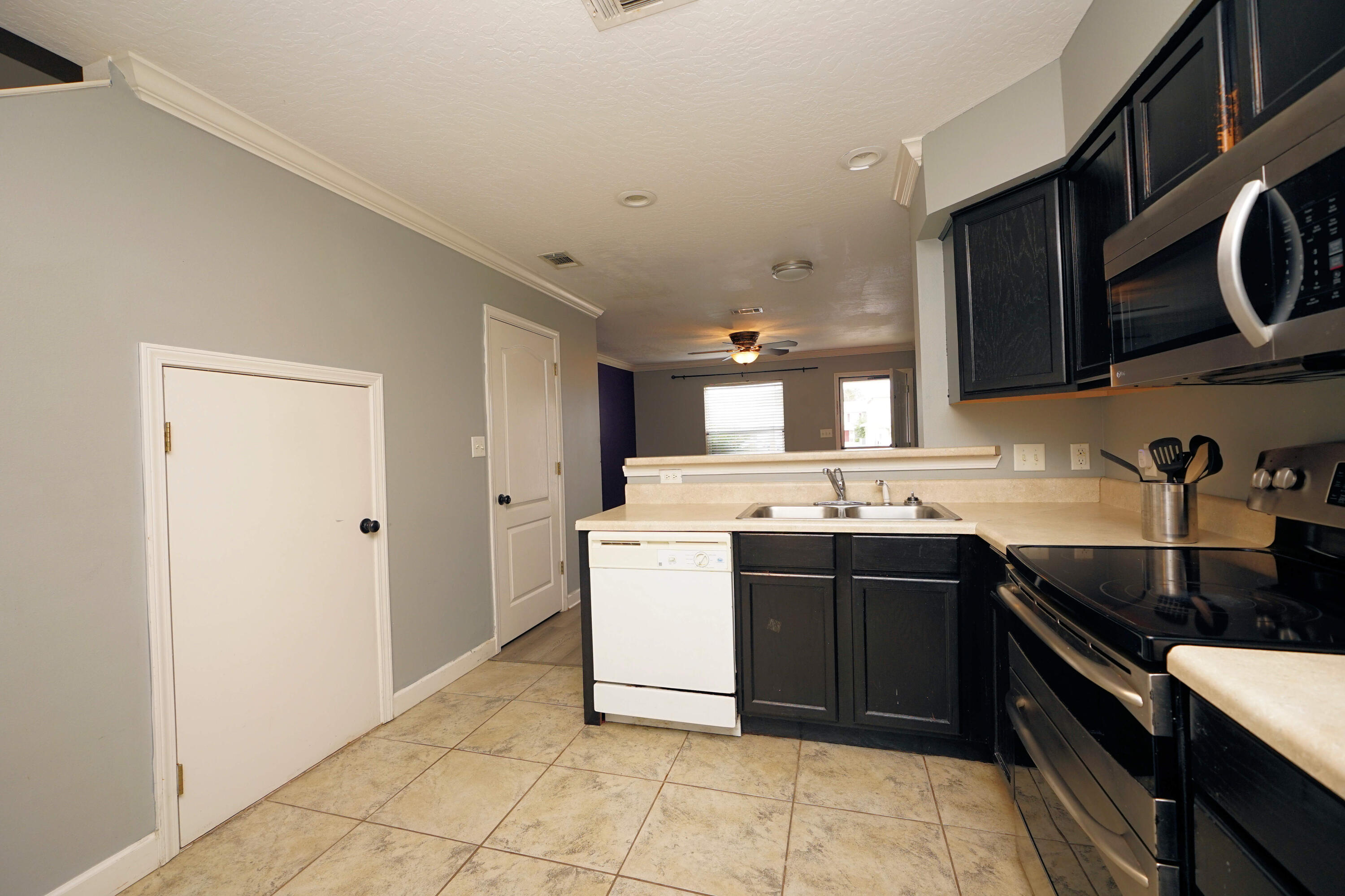 SHAY LIN T/H - Residential