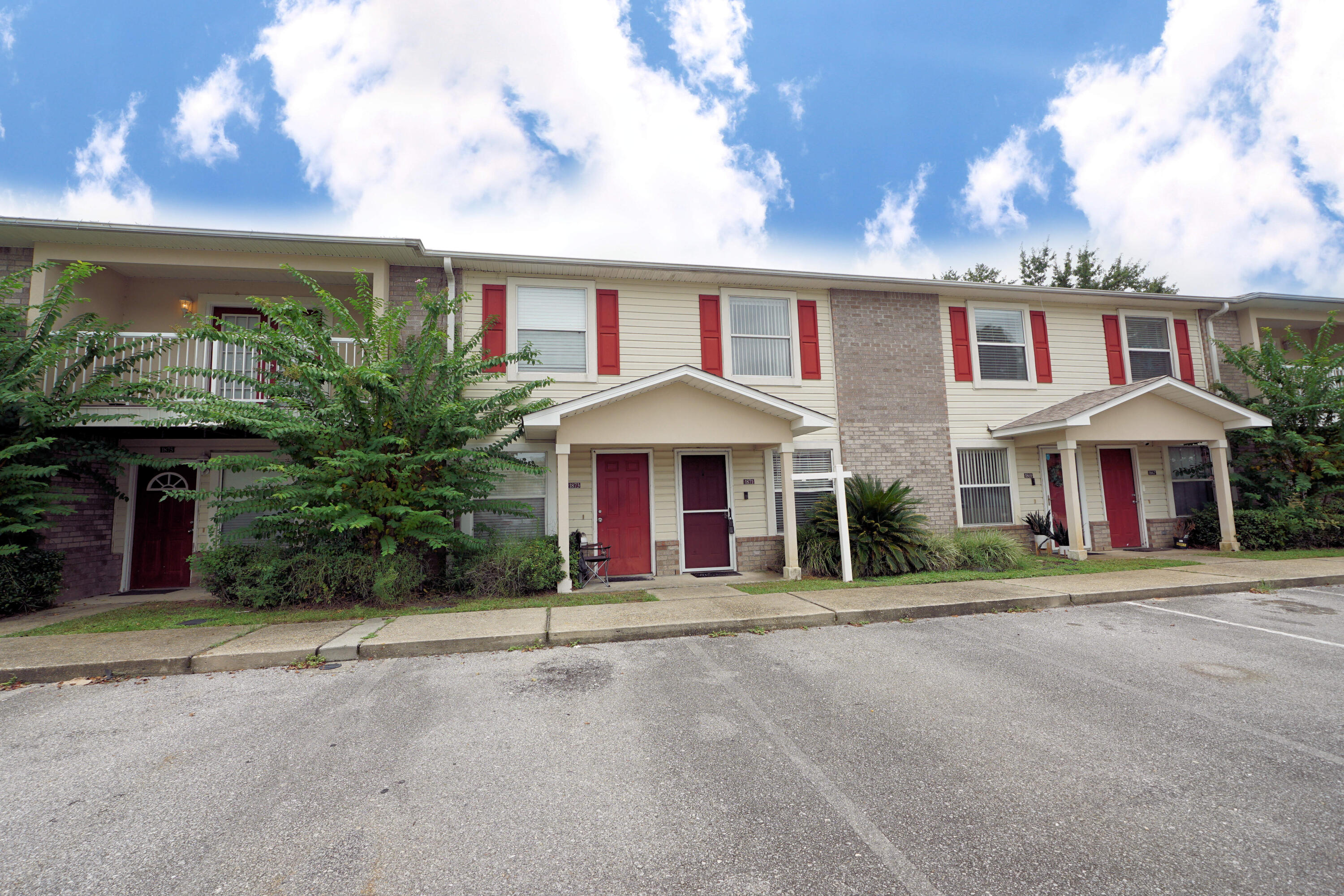 SHAY LIN T/H - Residential