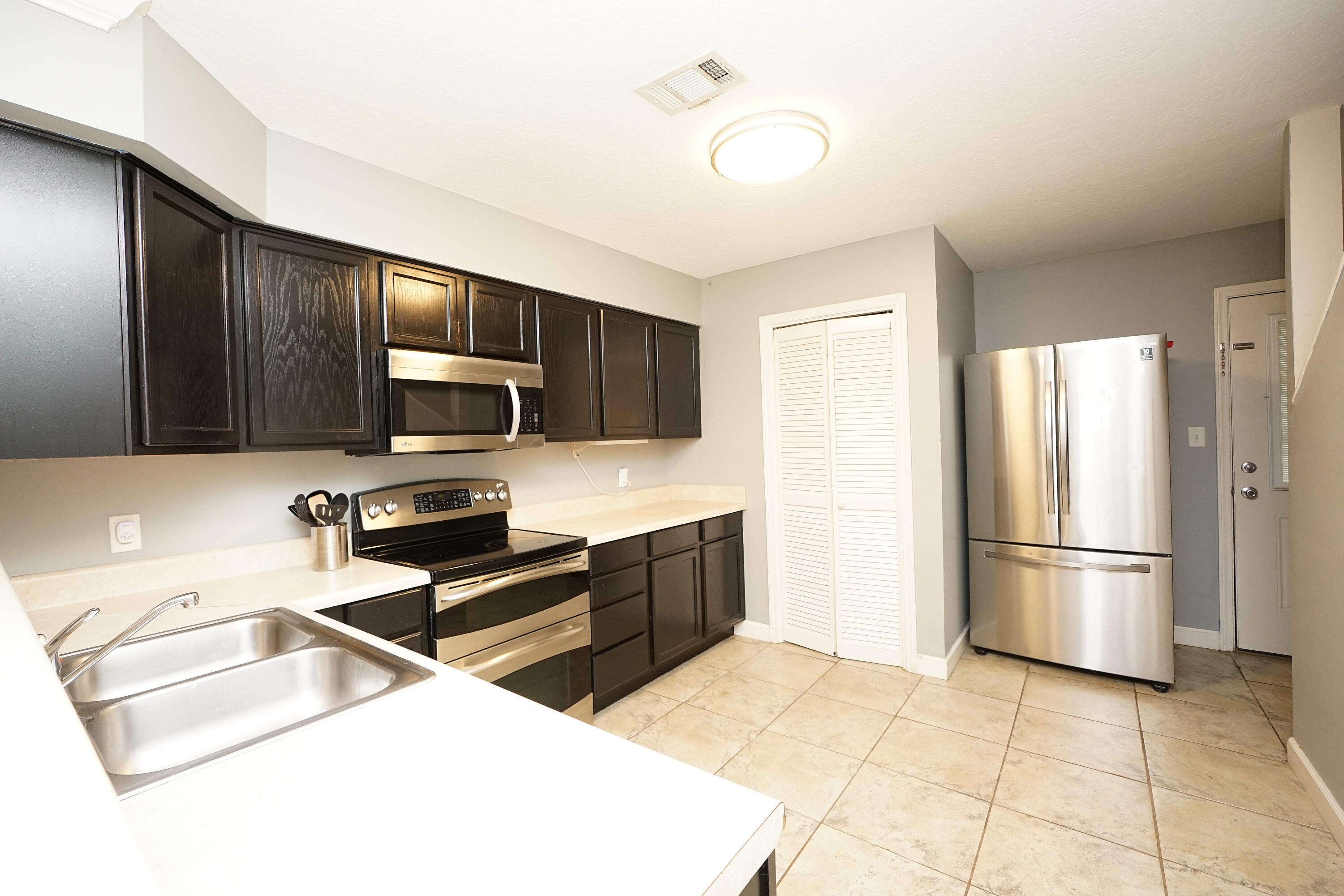 SHAY LIN T/H - Residential