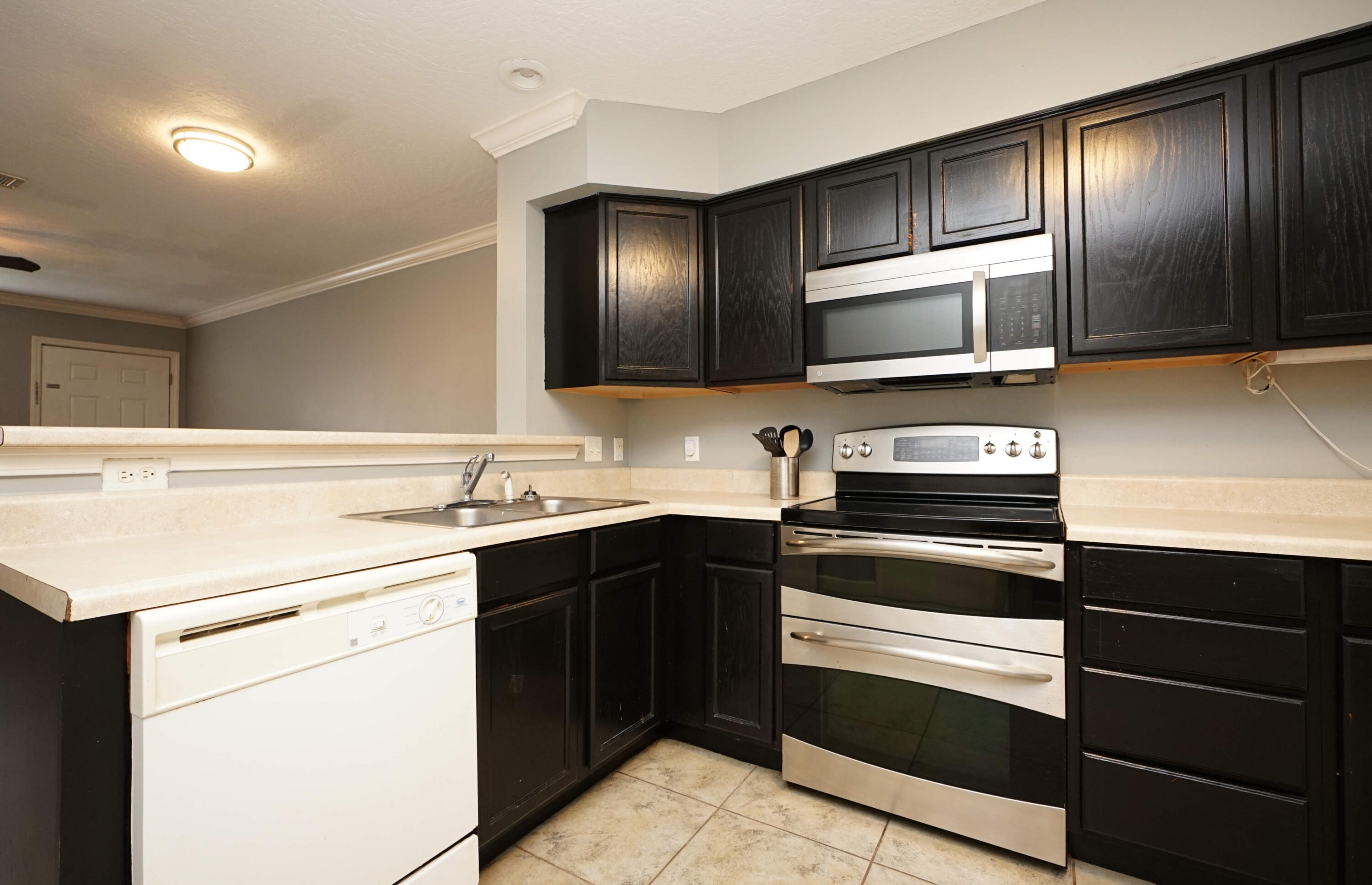 SHAY LIN T/H - Residential