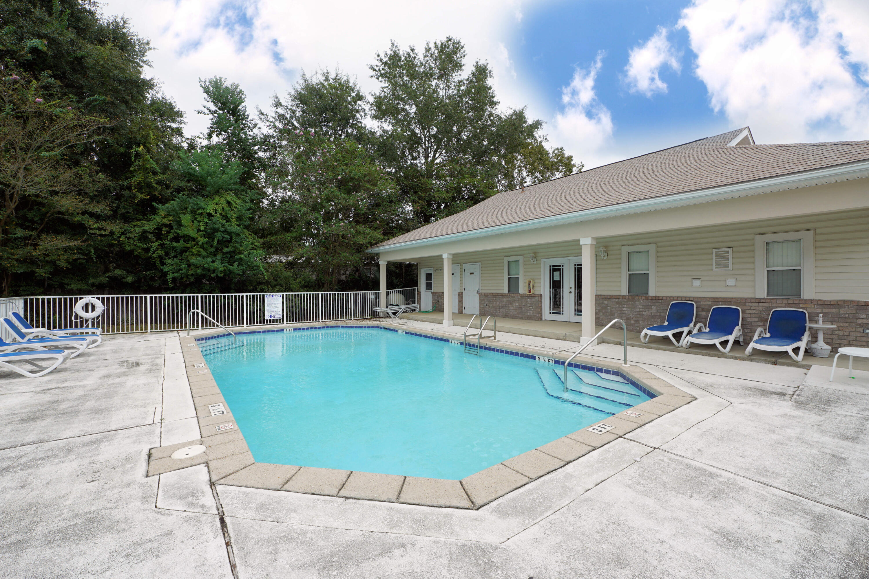 SHAY LIN T/H - Residential