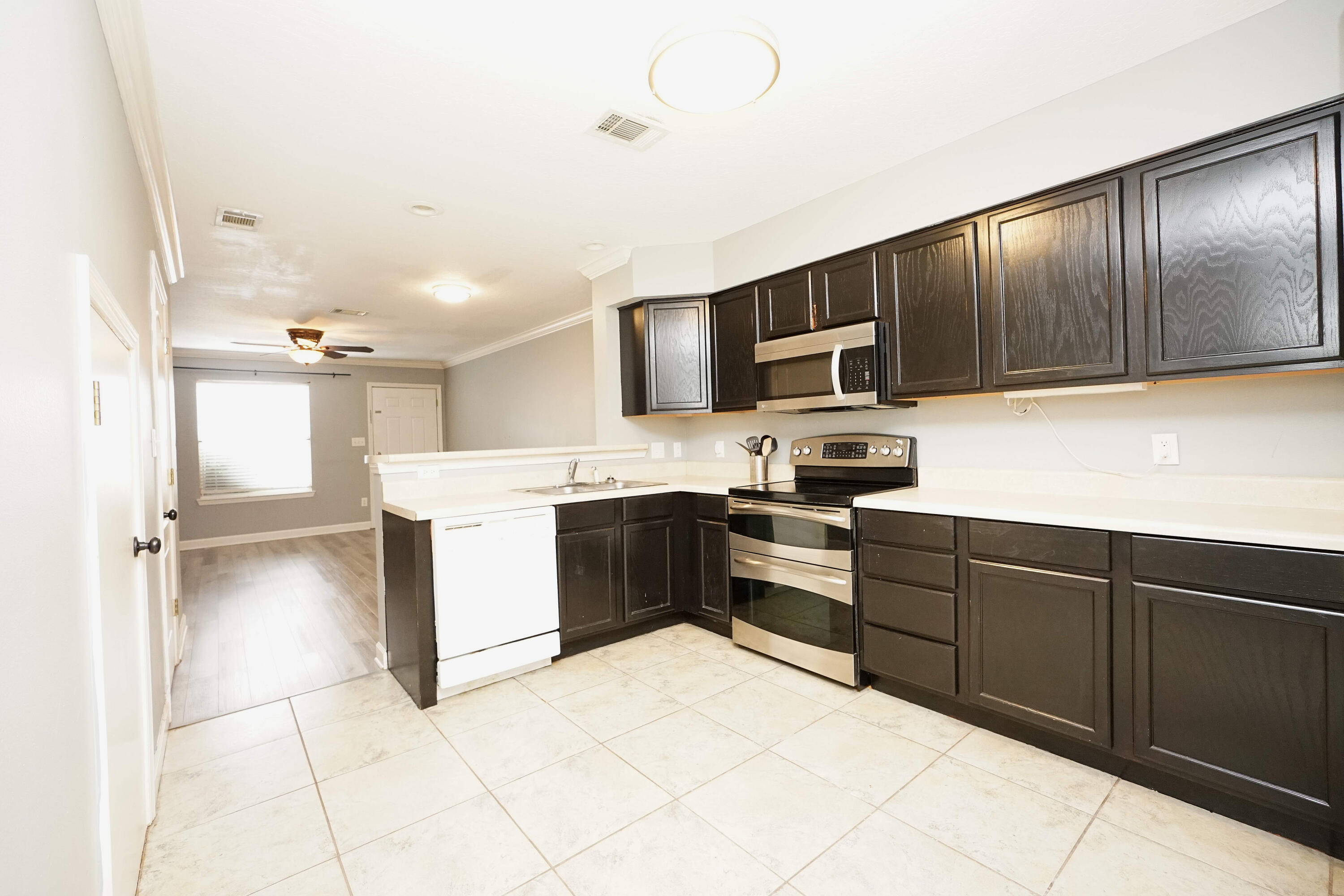 SHAY LIN T/H - Residential