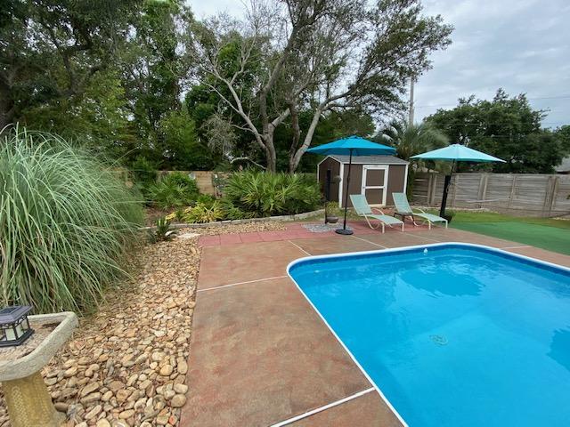 COUNTRY BREEZE ESTATES - Residential