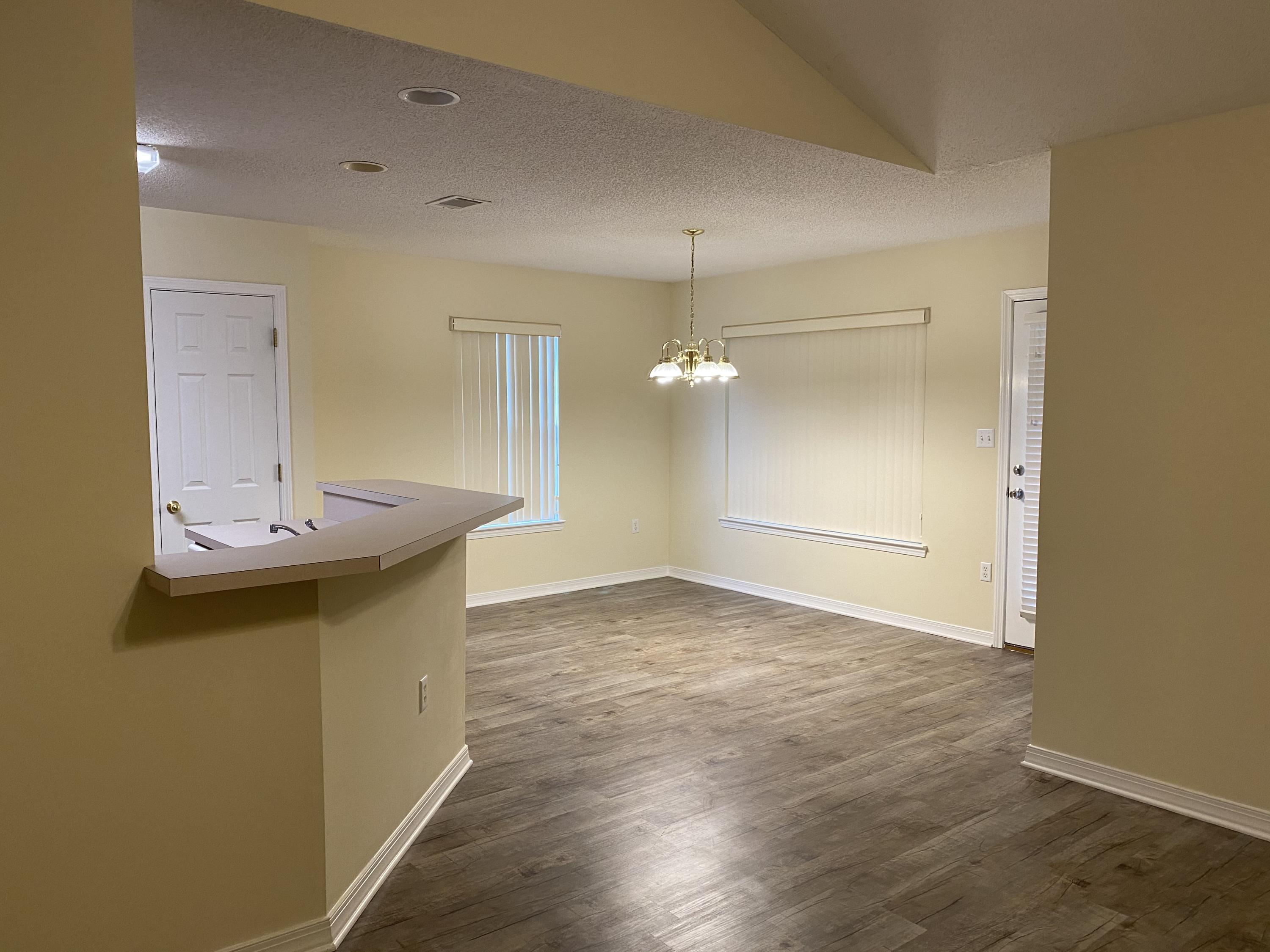 CREEKSIDE - Residential Lease