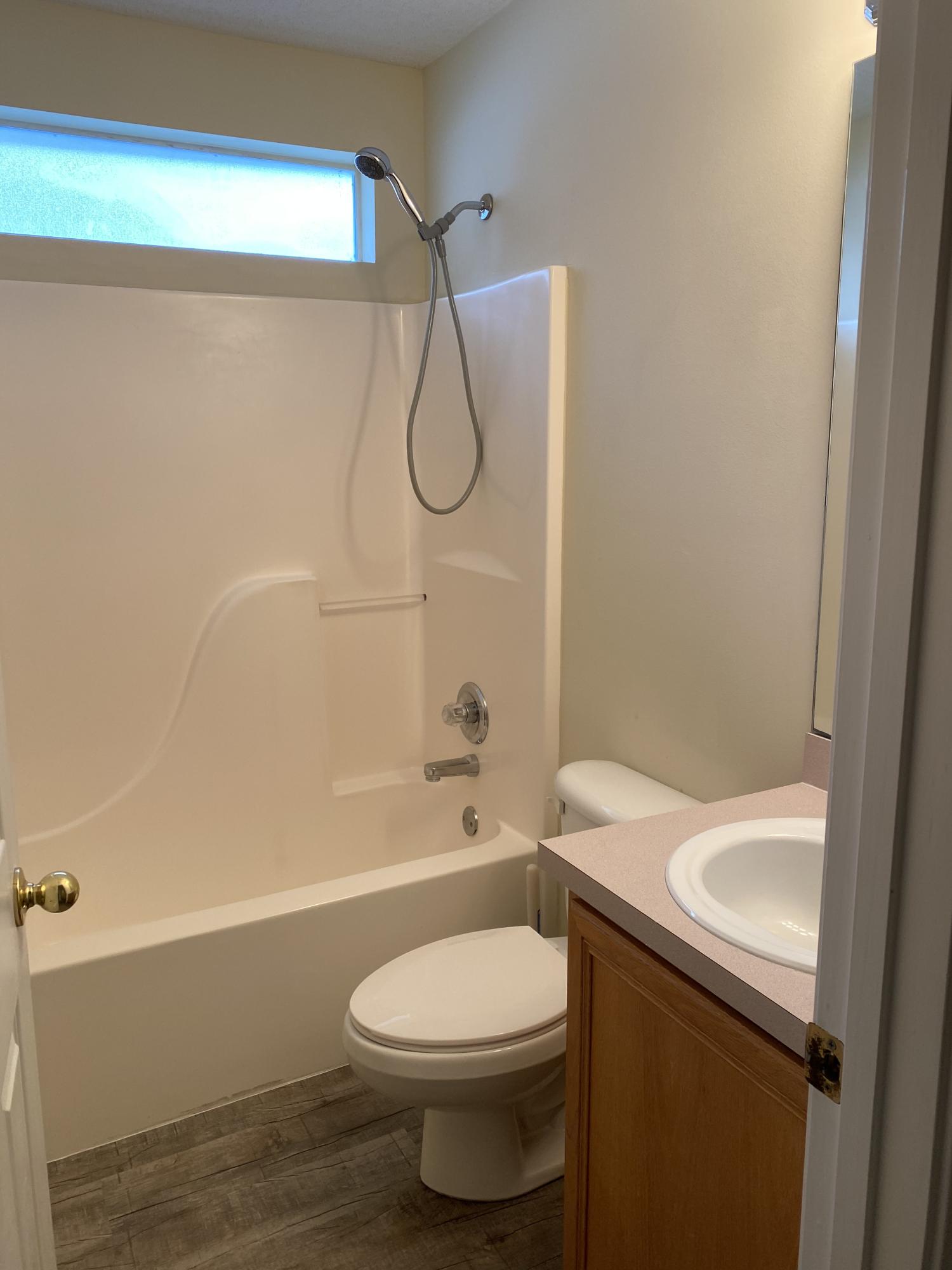 CREEKSIDE - Residential Lease