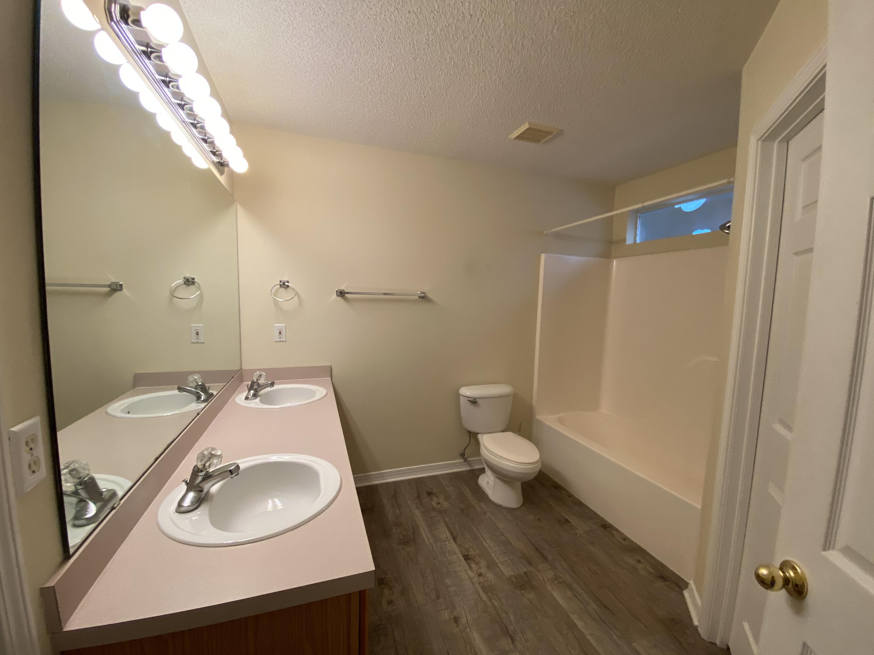 CREEKSIDE - Residential Lease