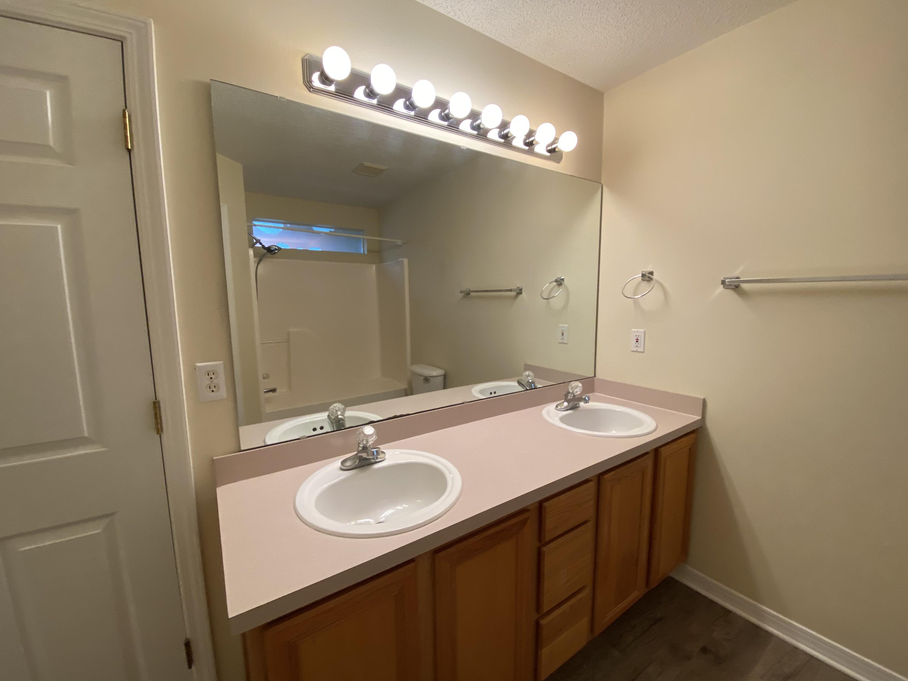 CREEKSIDE - Residential Lease