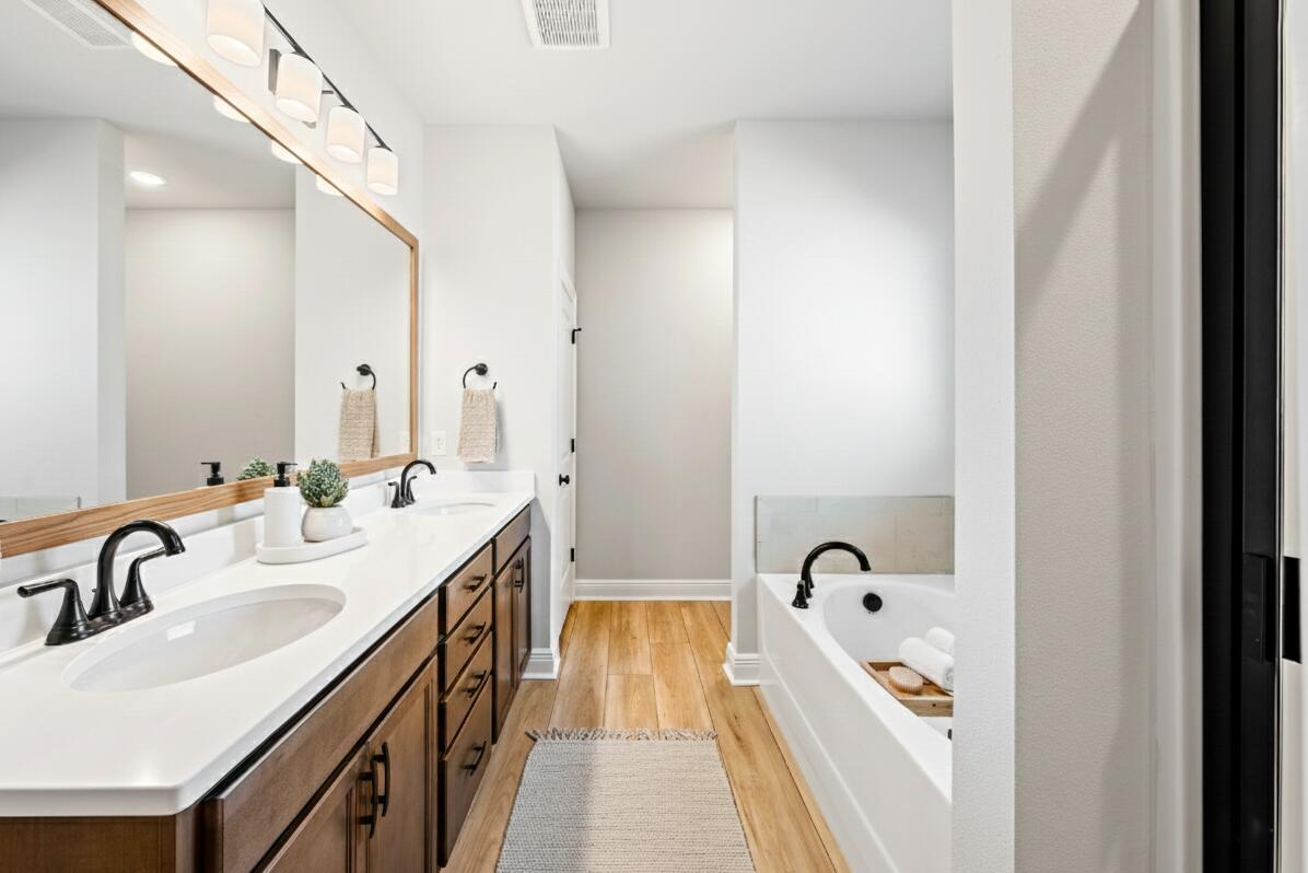 YOUNG OAKS - Residential