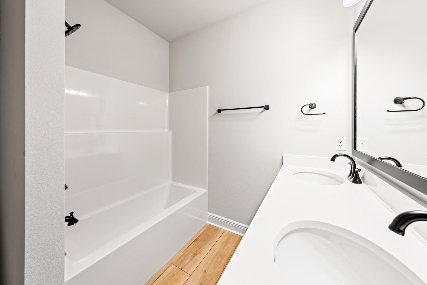 YOUNG OAKS - Residential