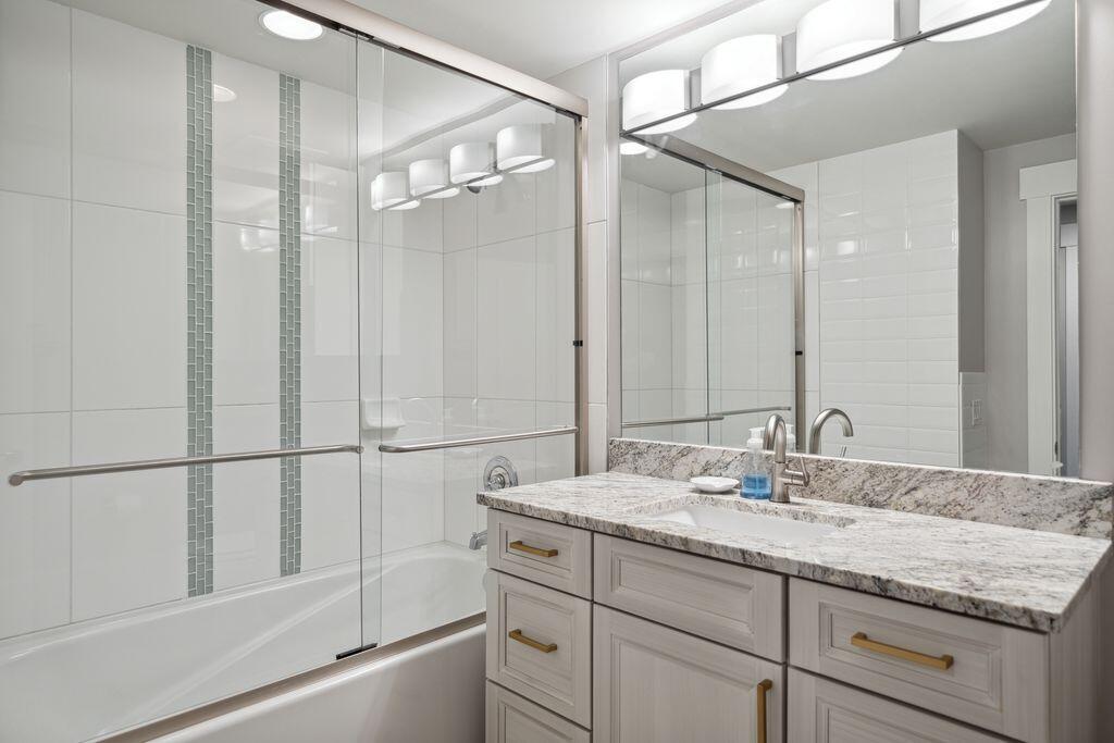 BAHIA CONDO - Residential