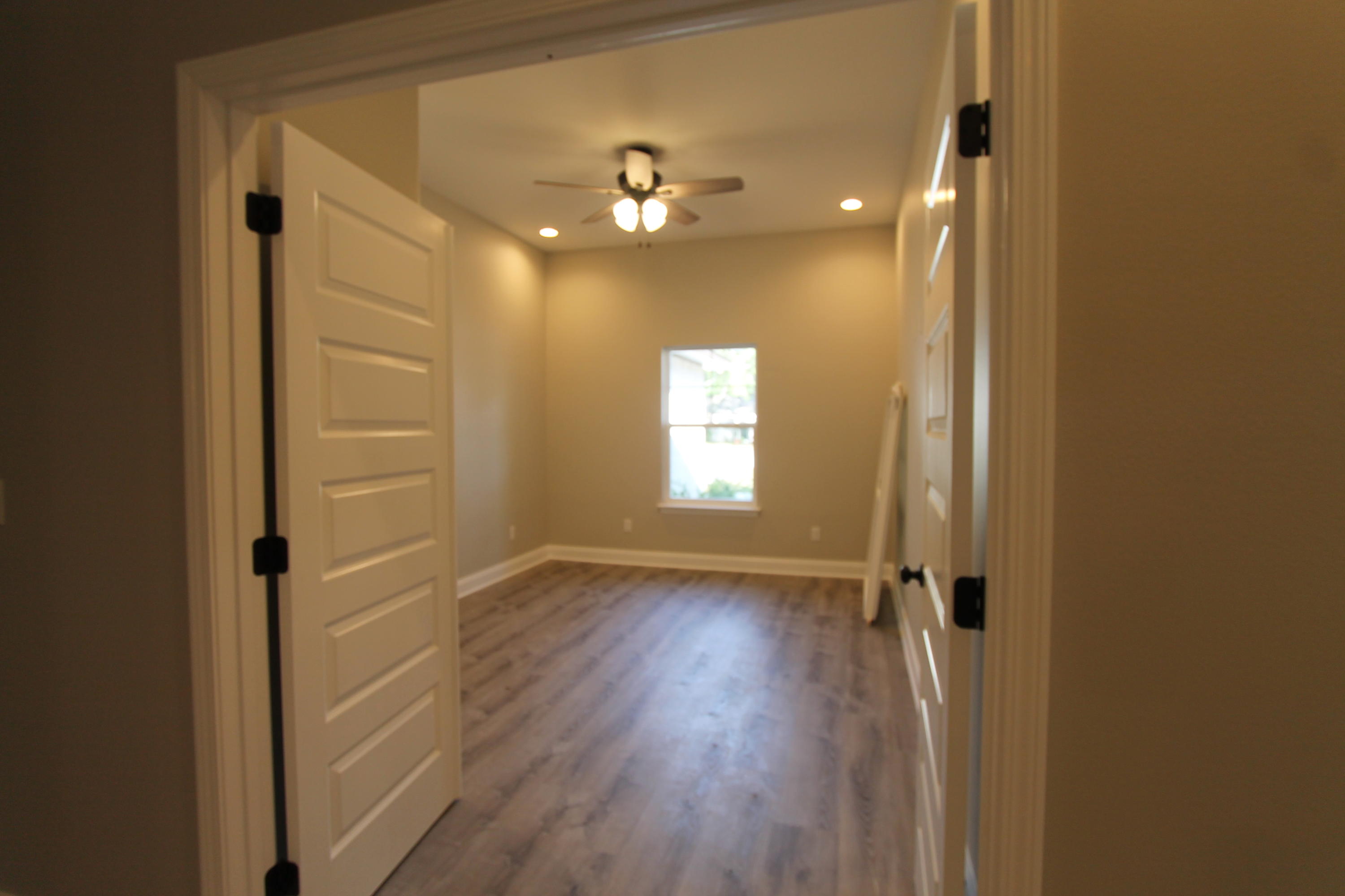 ELLIOTTS POINT - Residential