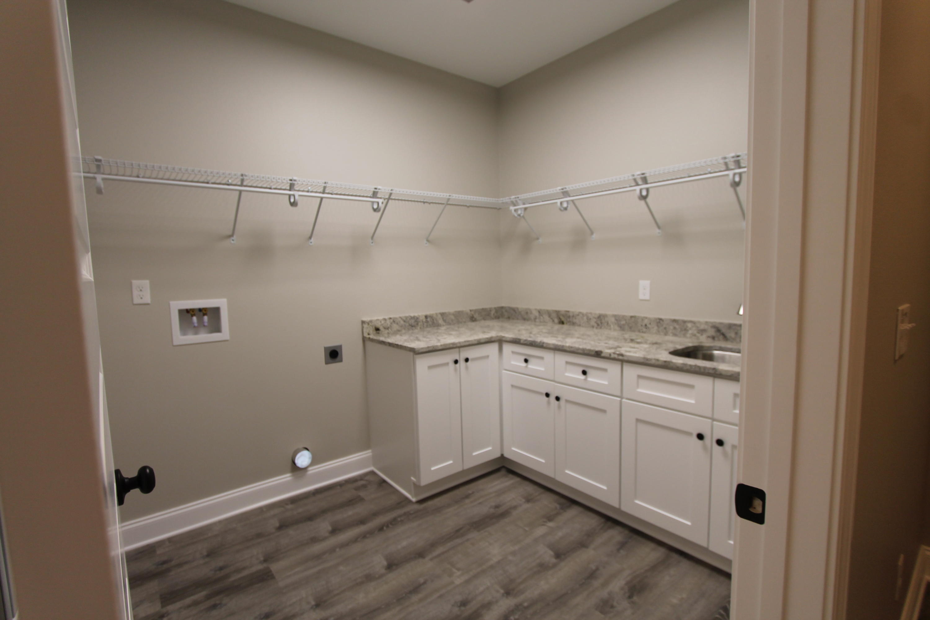 ELLIOTTS POINT - Residential