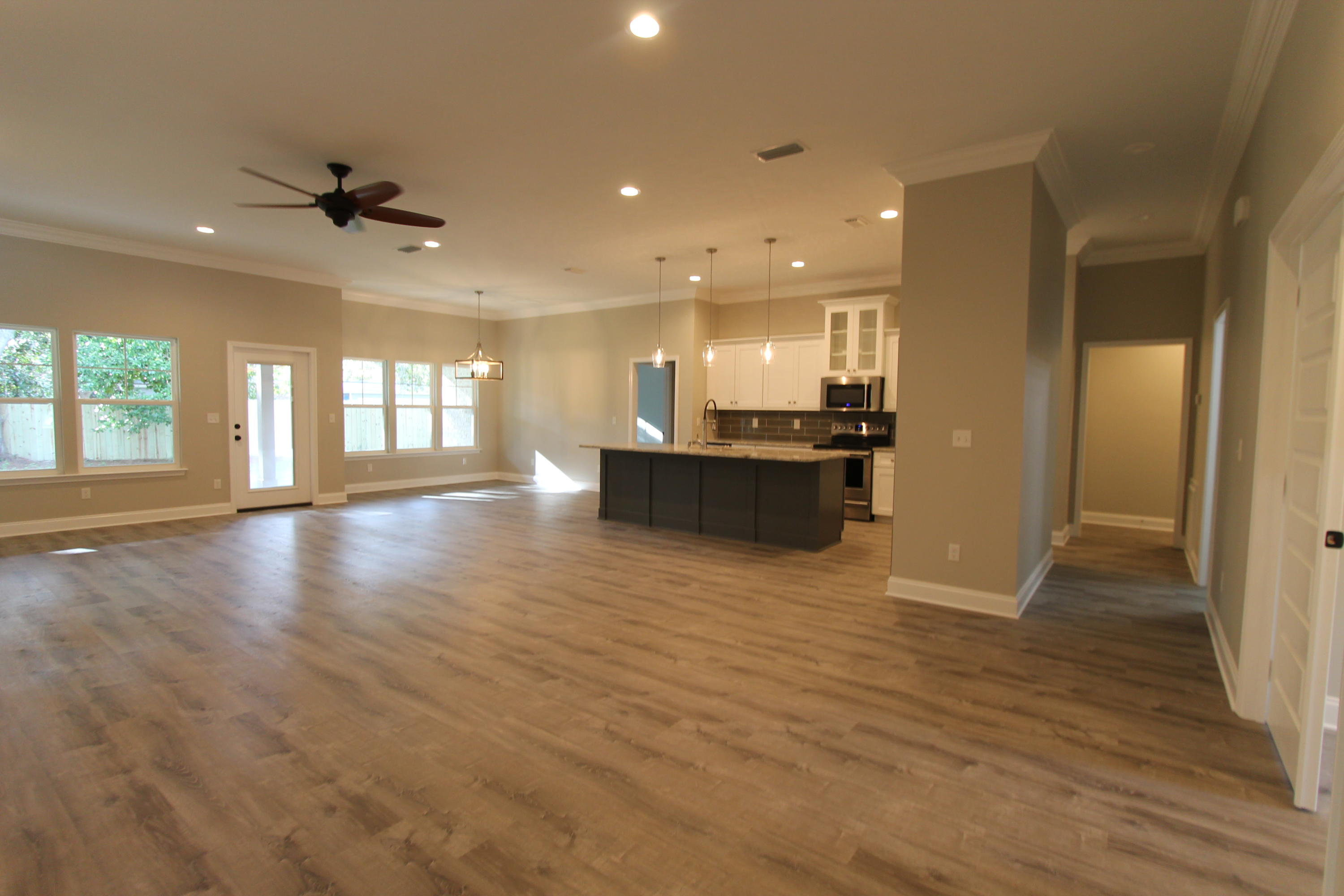 ELLIOTTS POINT - Residential