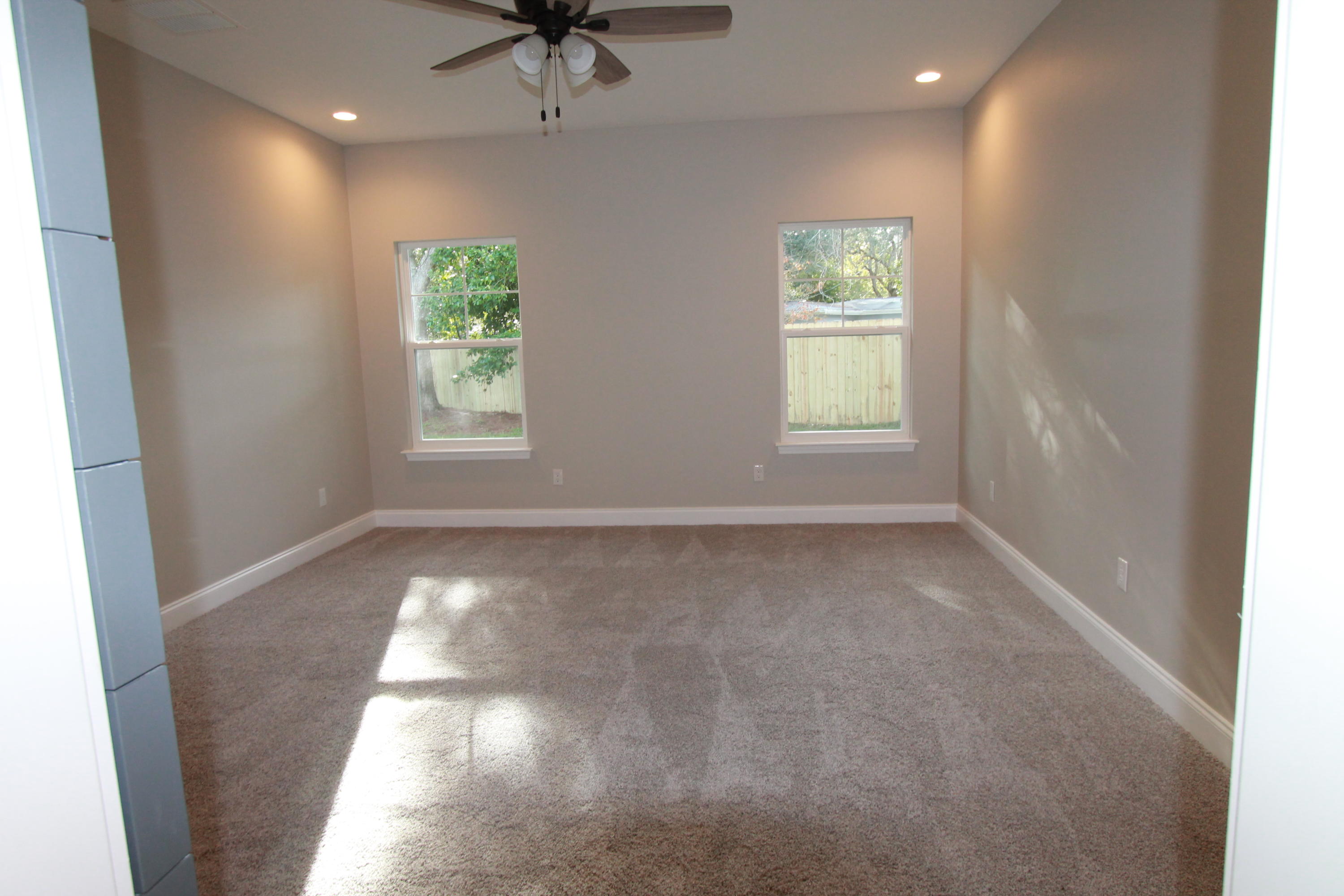 ELLIOTTS POINT - Residential