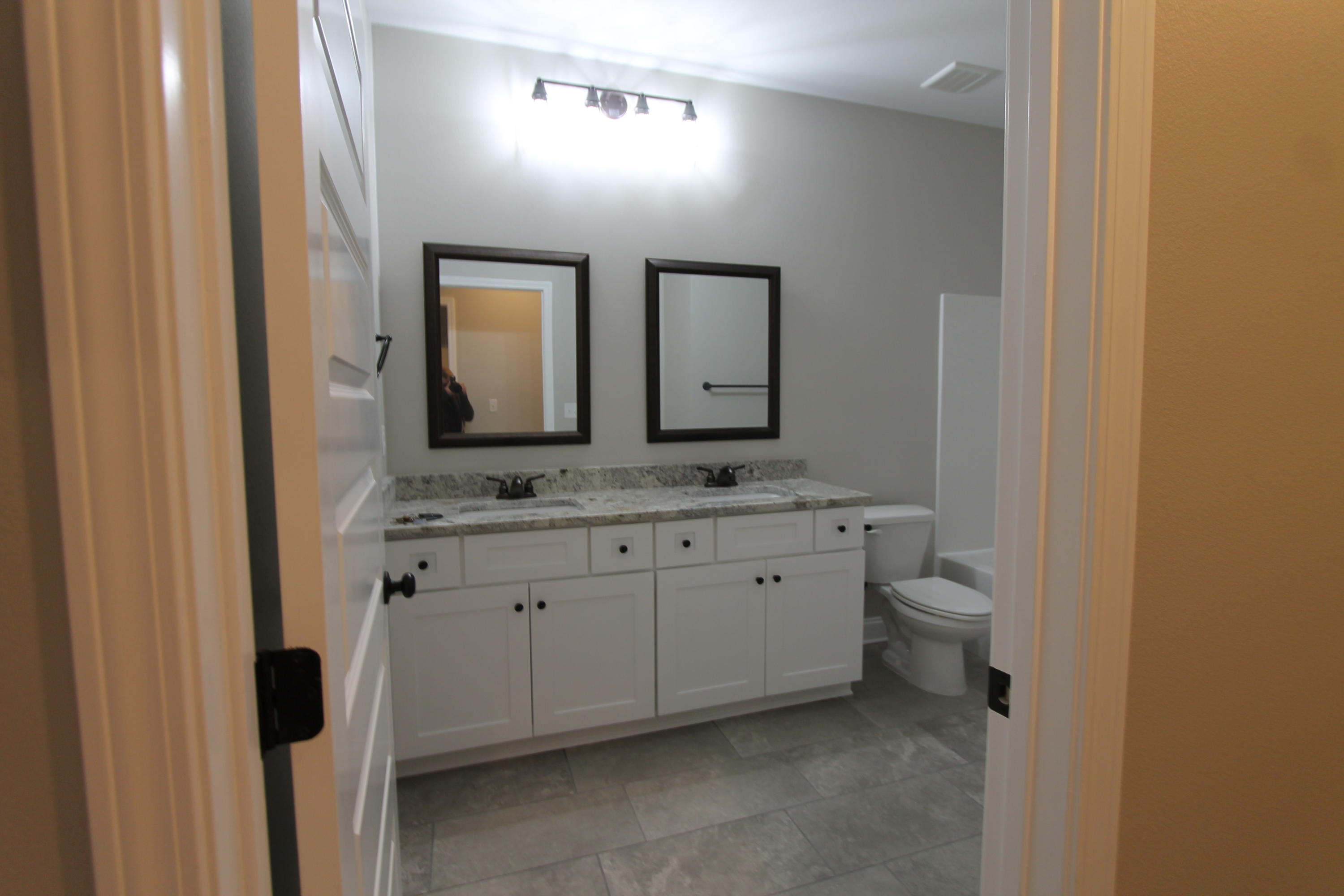 ELLIOTTS POINT - Residential