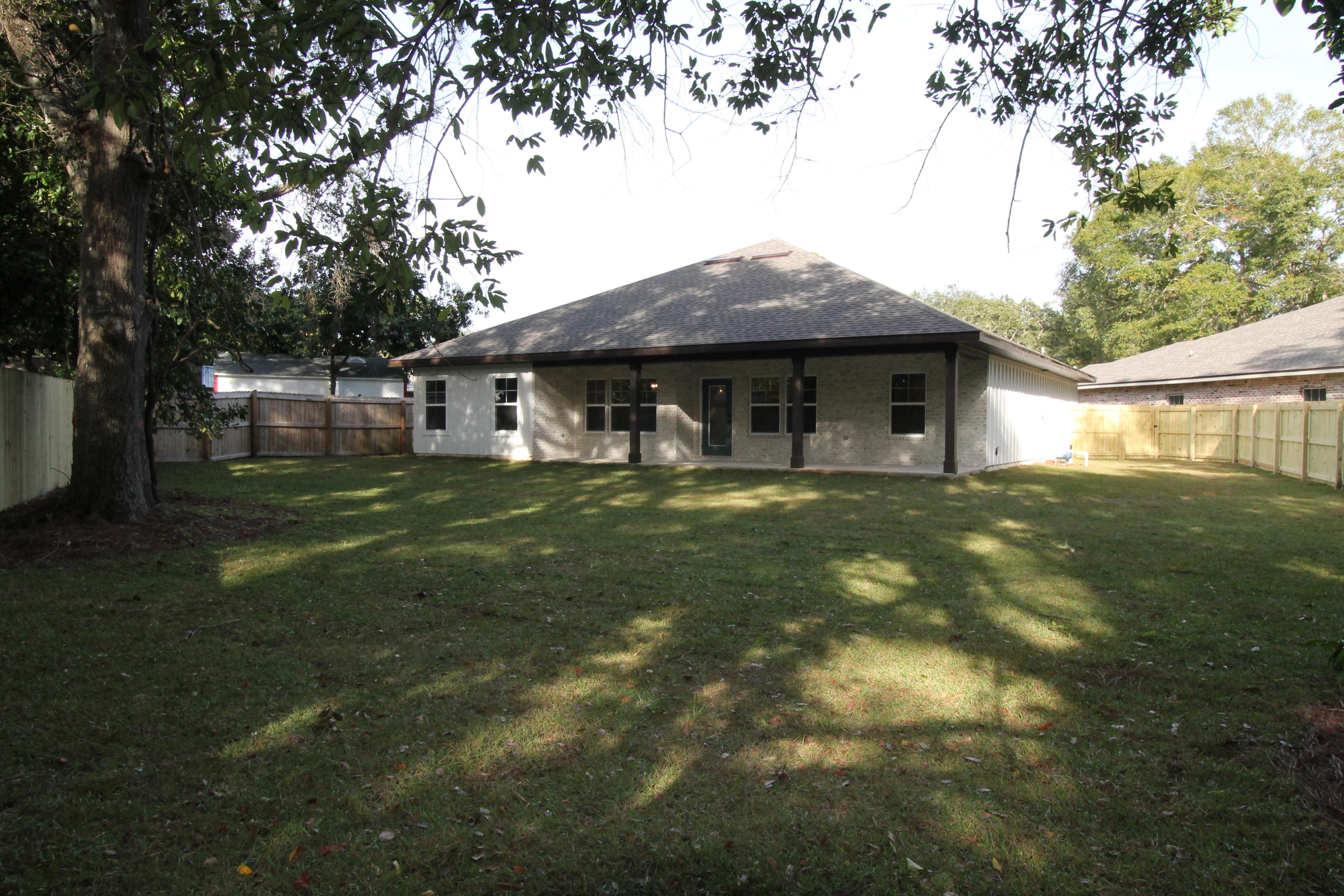 ELLIOTTS POINT - Residential