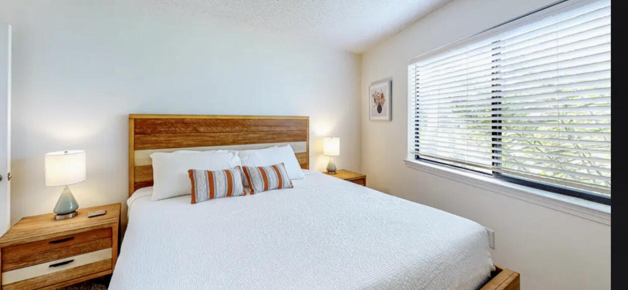 CRYSTAL VILLAGE 2 CONDO PH 2 - Residential