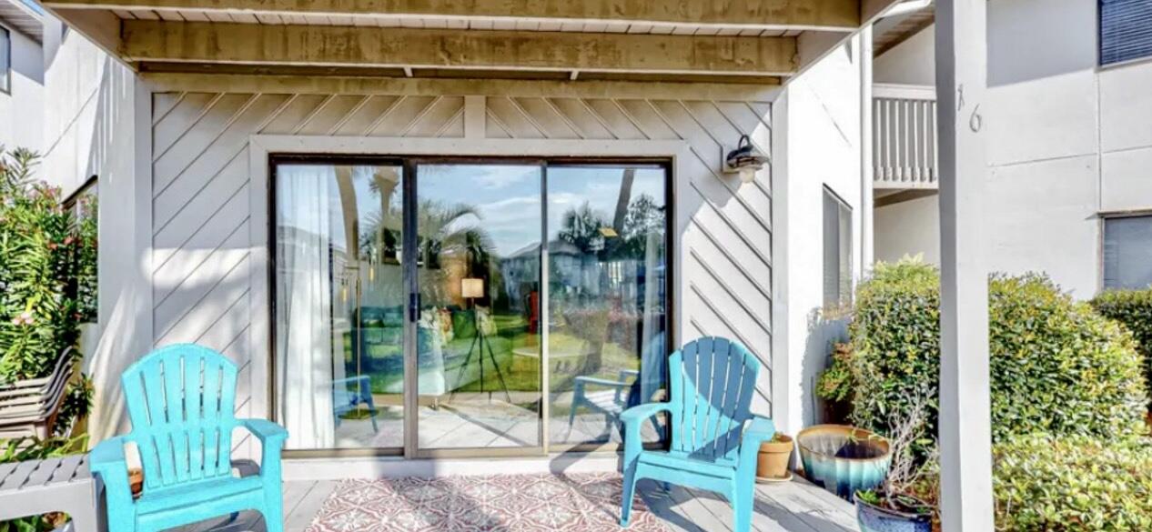 CRYSTAL VILLAGE 2 CONDO PH 2 - Residential