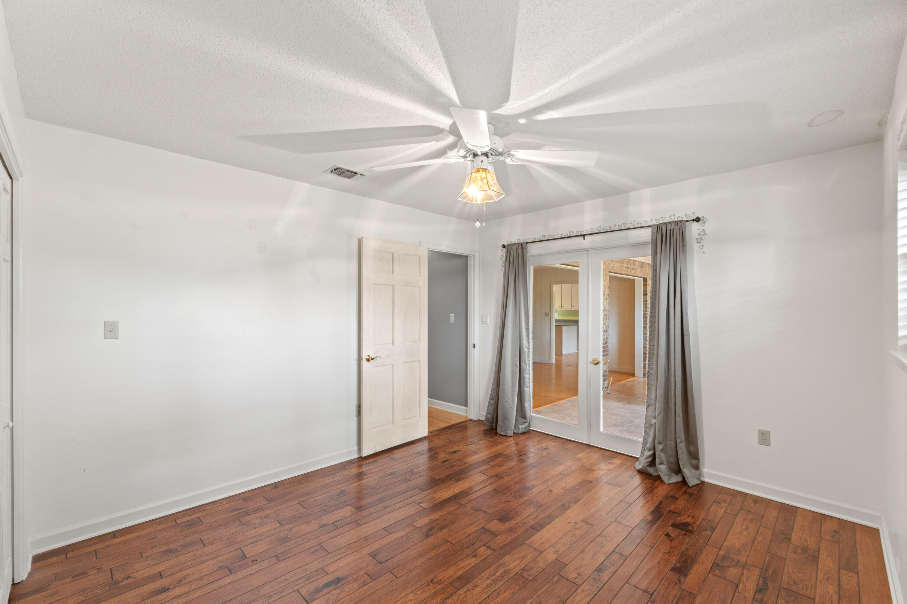 LAKE LORRAINE ESTATES 1 - Residential