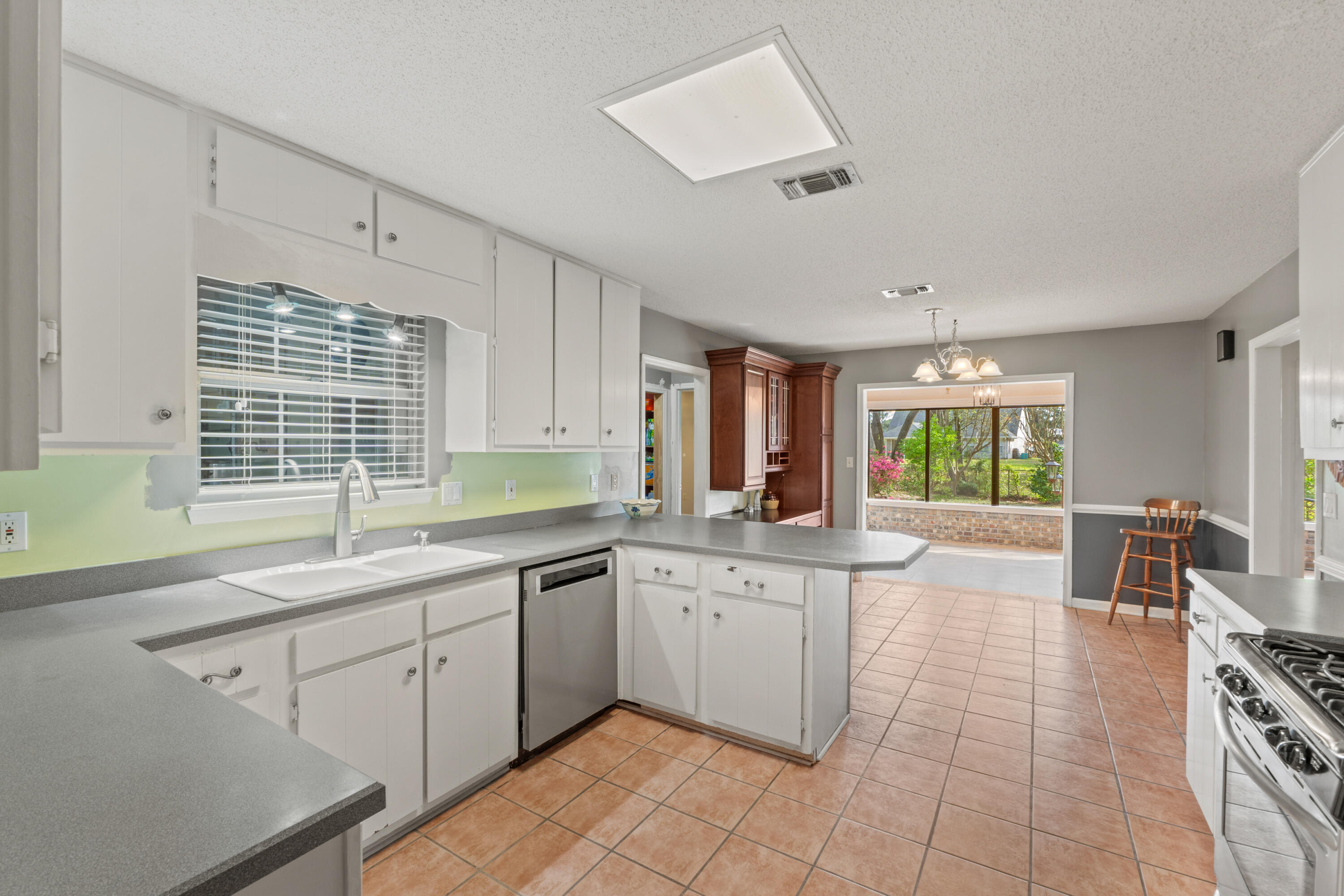 LAKE LORRAINE ESTATES 1 - Residential