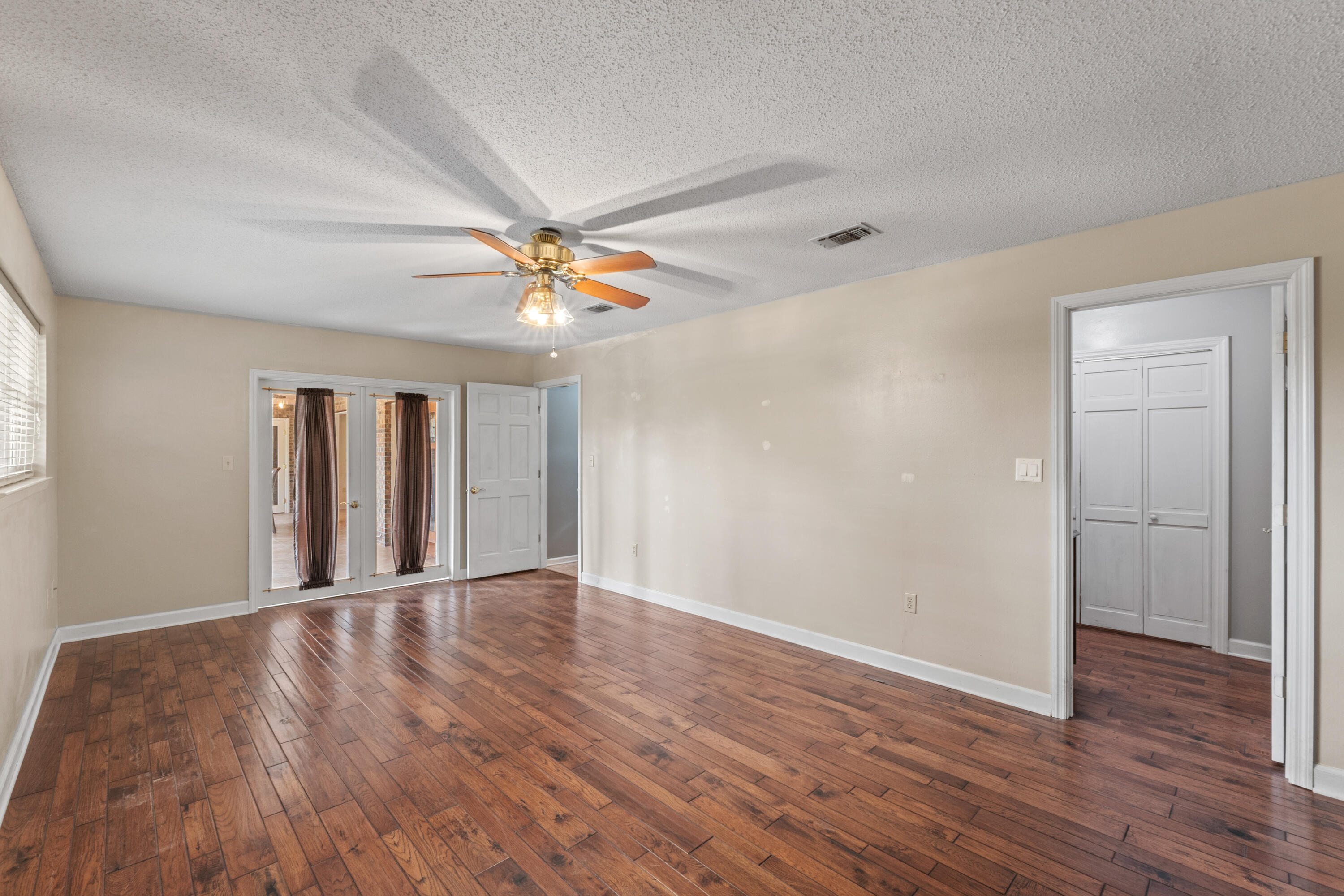 LAKE LORRAINE ESTATES 1 - Residential