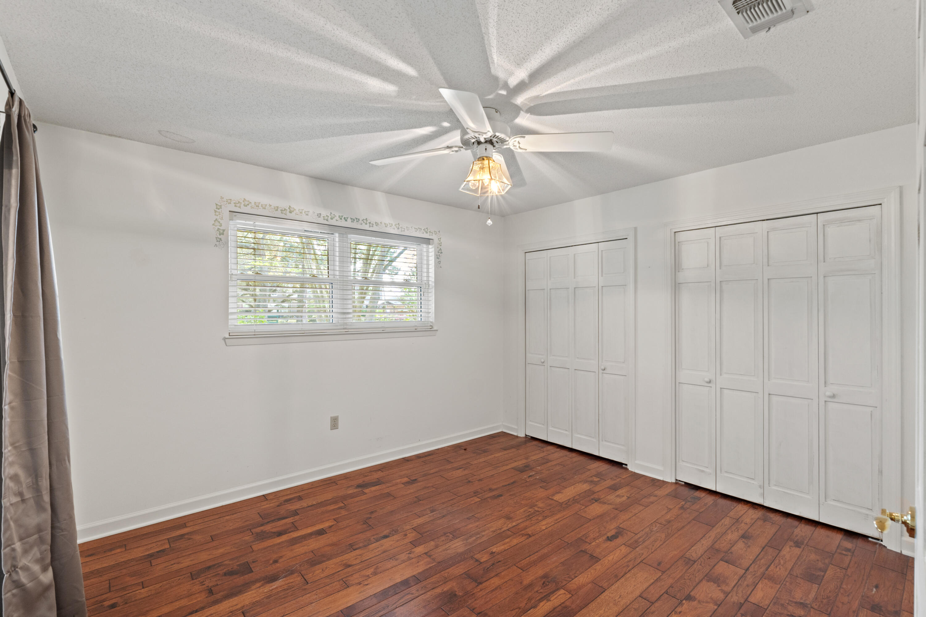 LAKE LORRAINE ESTATES 1 - Residential