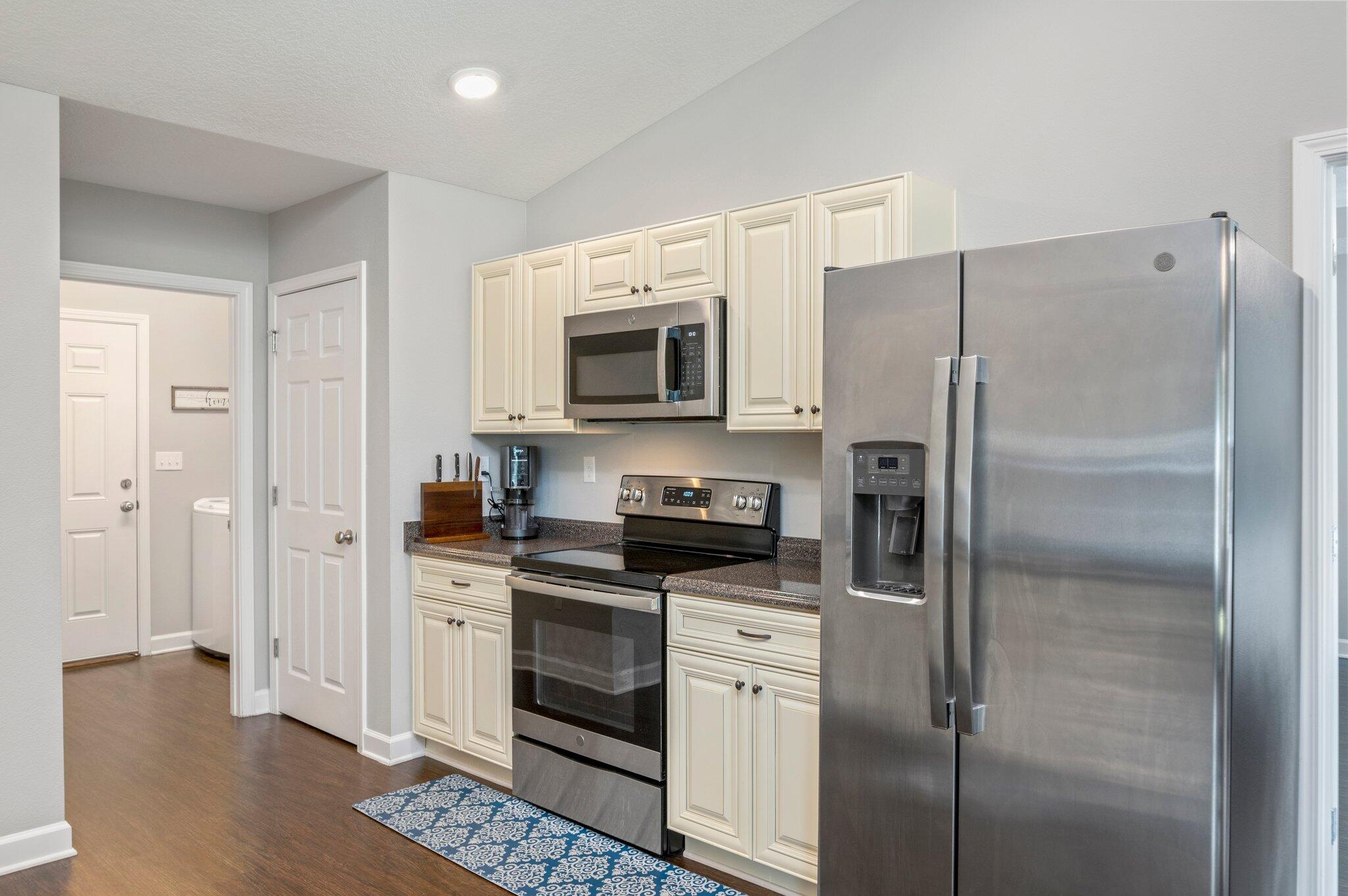 MAGNOLIA LAKE - Residential