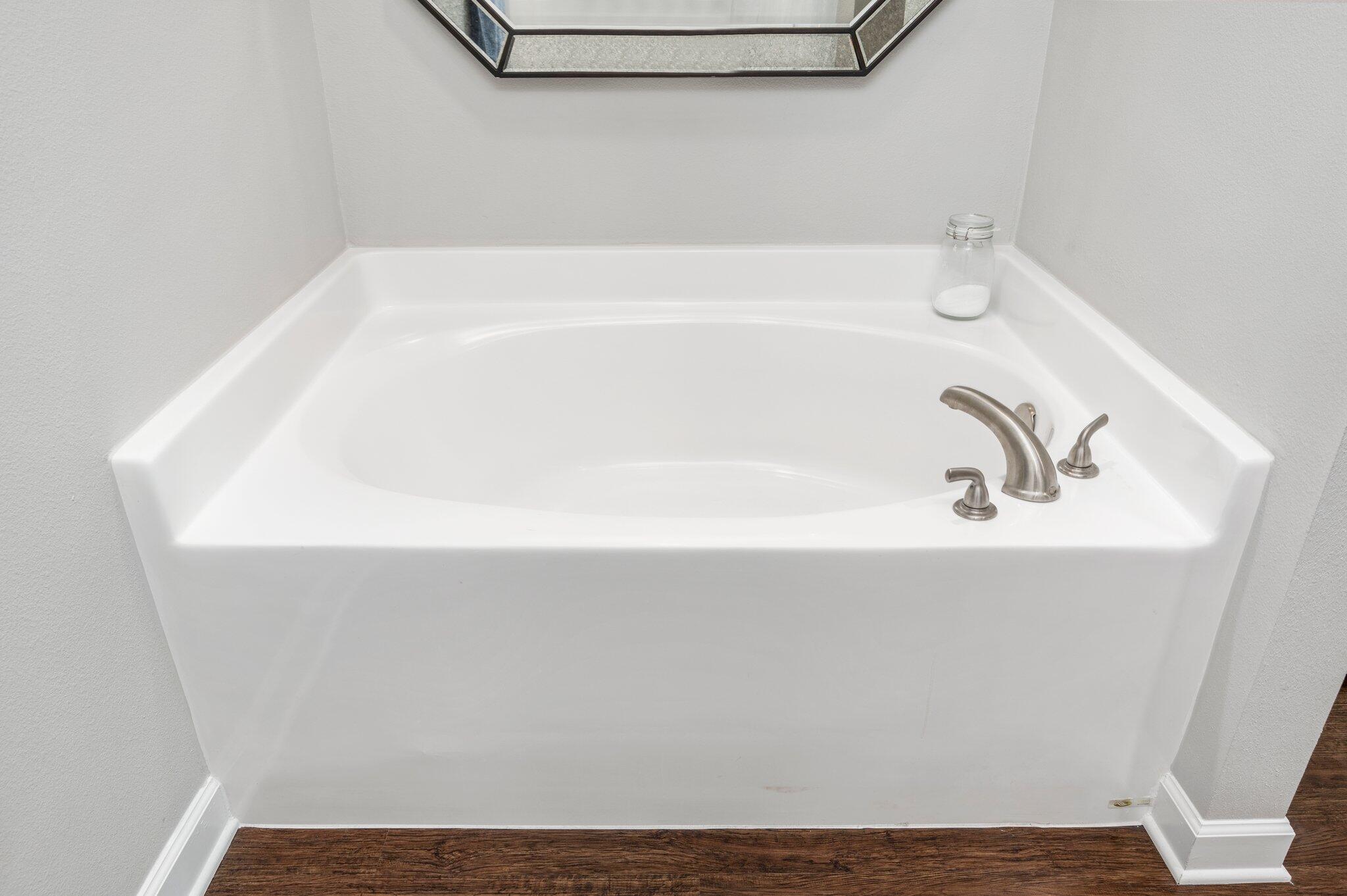 MAGNOLIA LAKE - Residential