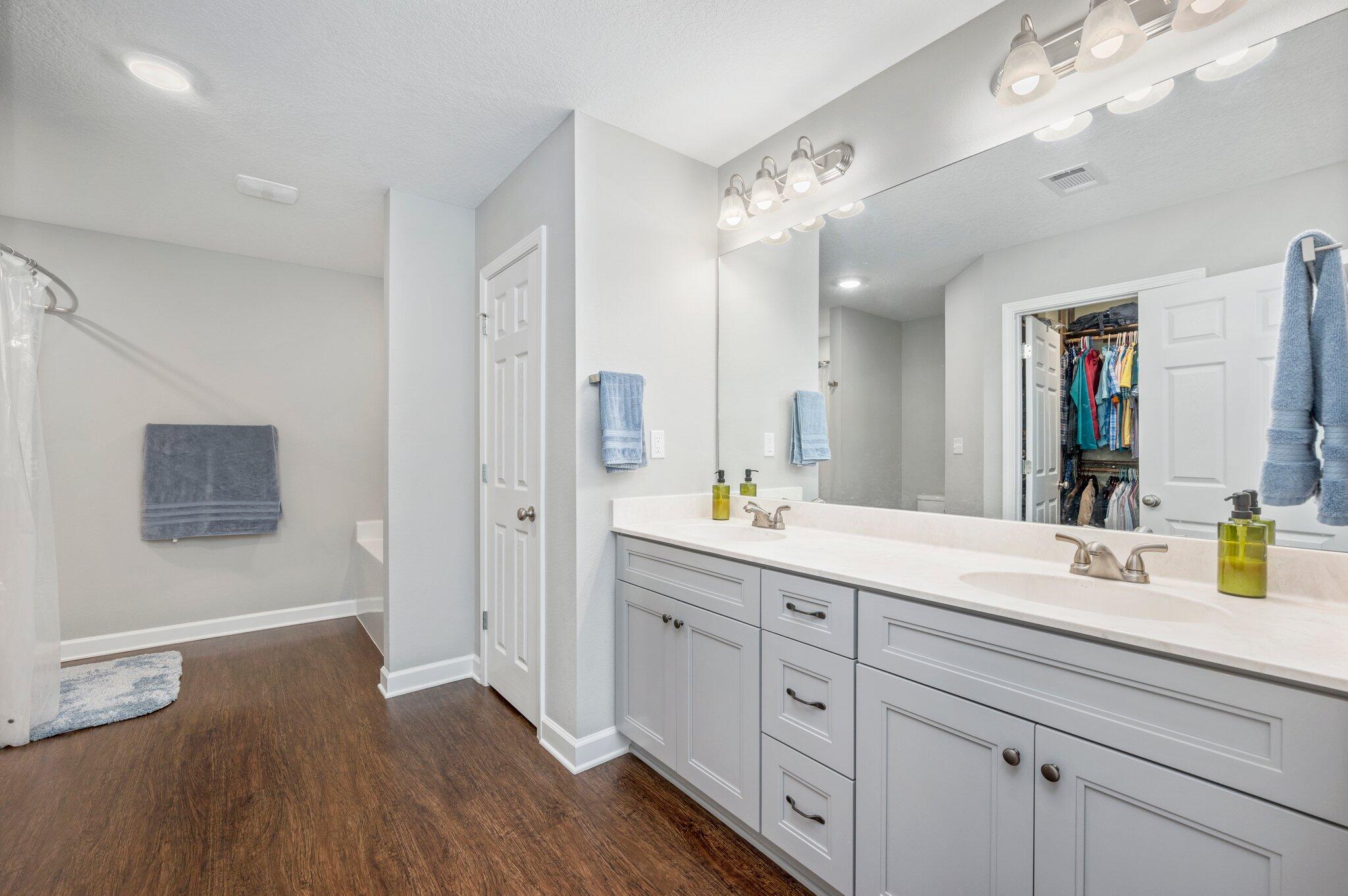 MAGNOLIA LAKE - Residential